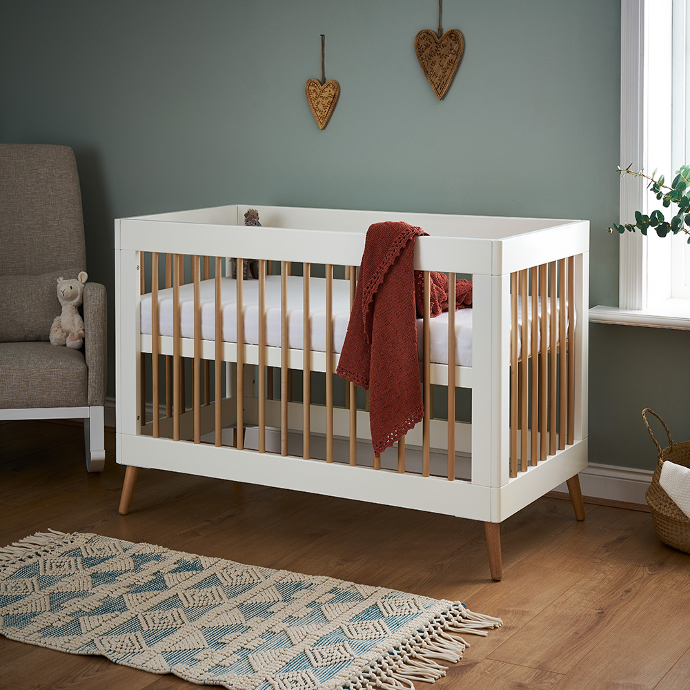 Wholesale Newborn Wooden Adjustable Solid Pine Wood Swinging Baby's Crib Cot