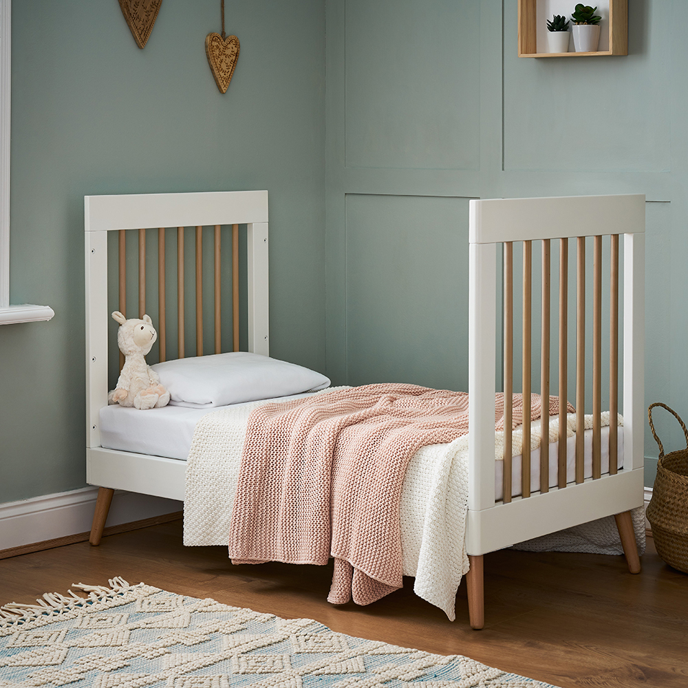 Wholesale Newborn Wooden Adjustable Solid Pine Wood Swinging Baby's Crib Cot