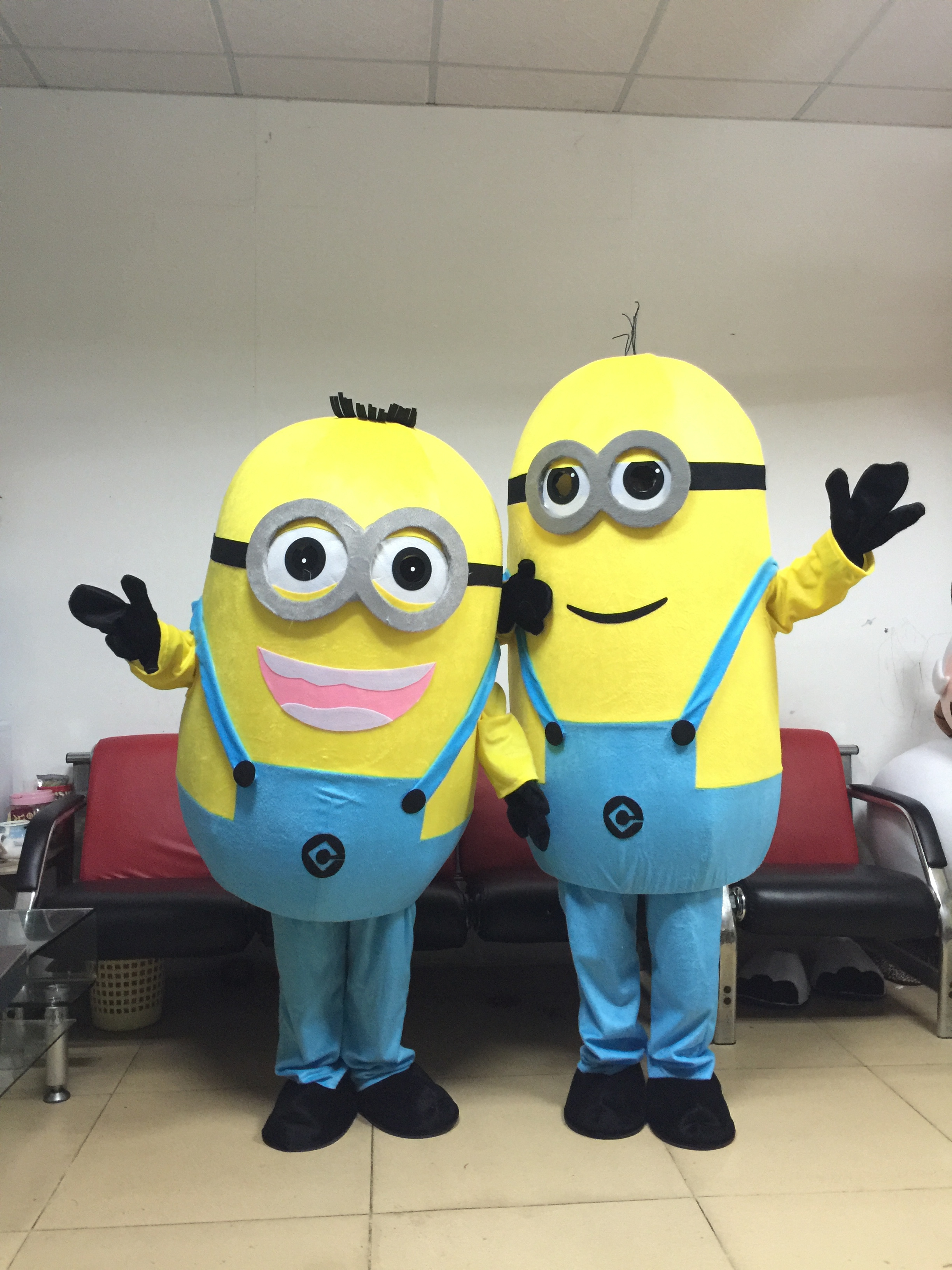 Popular Funtoys Walking Mascot Costume Cartoon Character Minions Mascot Costume For Adults