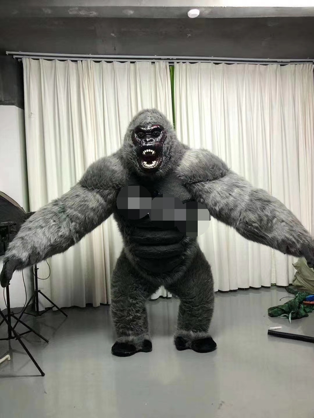 2.6m High Inflatable King Kong Costume For Adult Halloween Plush Furry Mascot Animal For Advertising