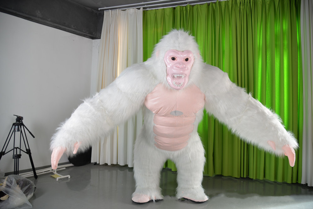 2.6m High Inflatable King Kong Costume For Adult Halloween Plush Furry Mascot Animal For Advertising