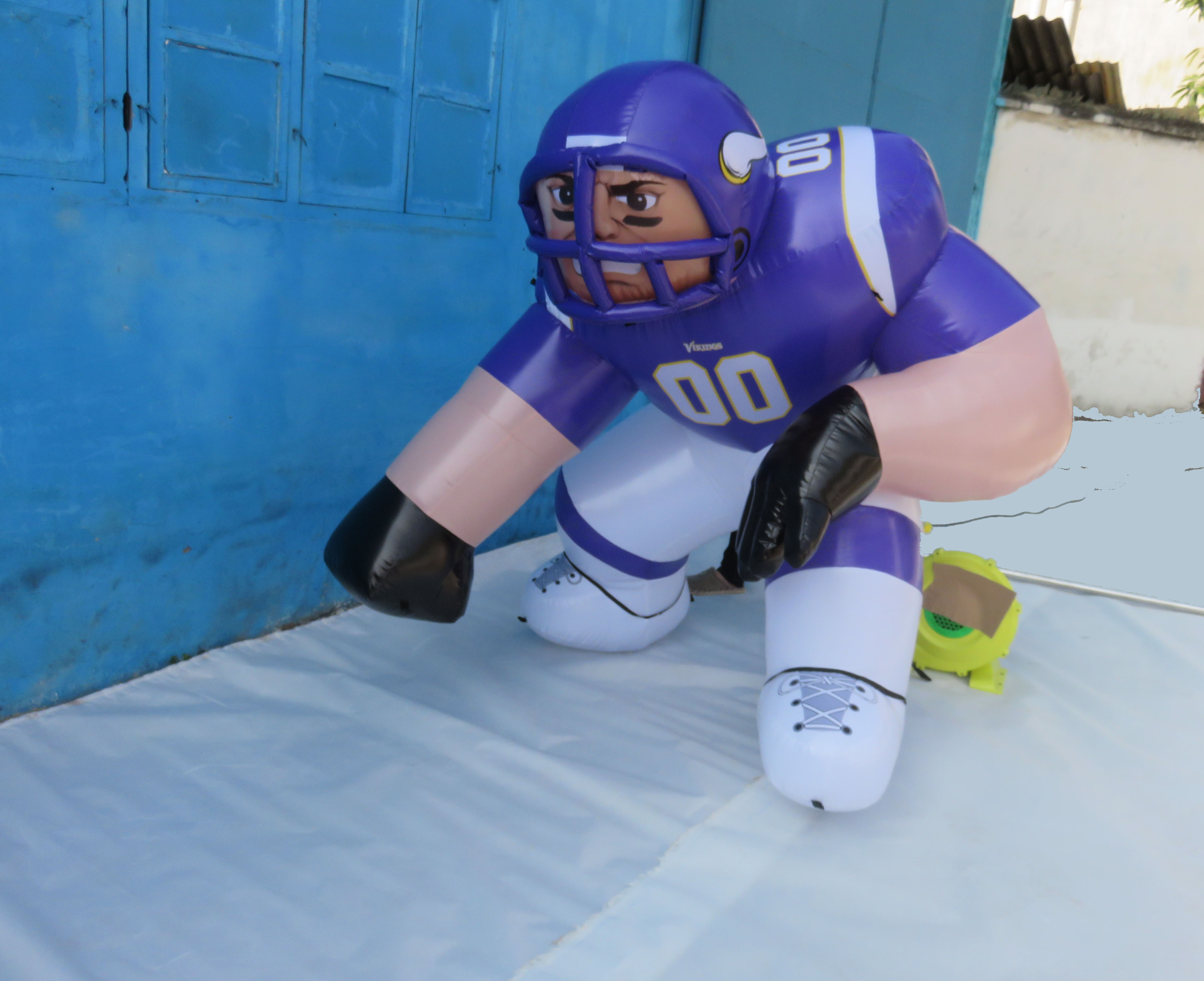 6ft/1.5M High Giant Customized Football Player Nfl Inflatable Bubba Player For Sale