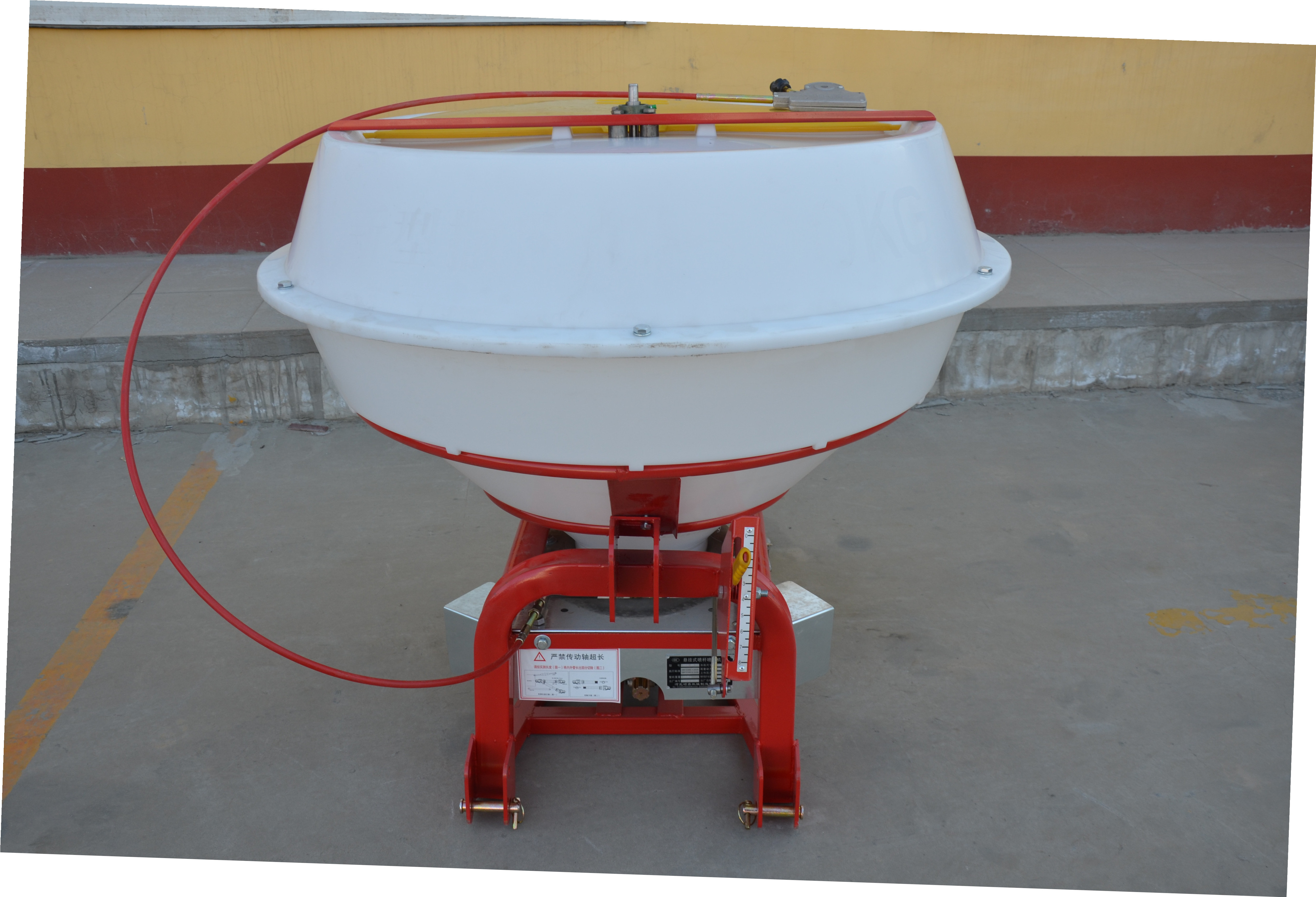 High Quality Newest PTO Multifunctional agricultural fertilizer spreader Sand Salt Spreader