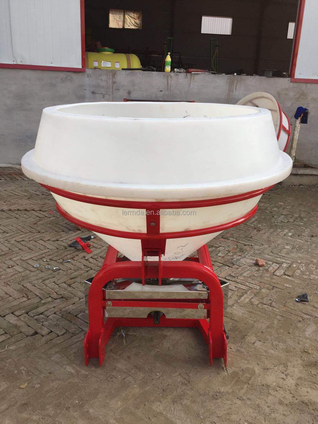 High Quality Newest PTO Multifunctional agricultural fertilizer spreader Sand Salt Spreader