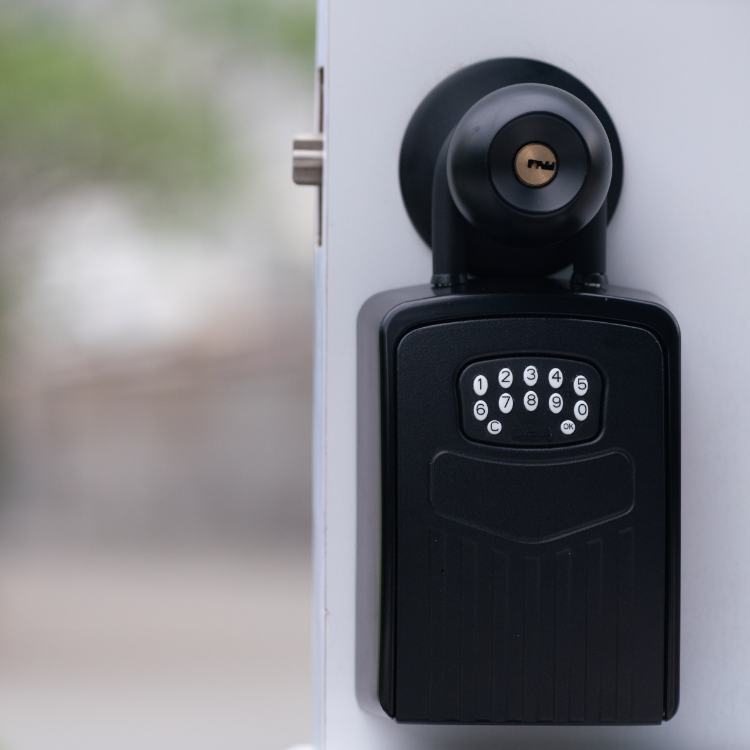 IP65 Waterproof Outdoor Tuya APP Control Wireless Smart Key Box for House Key