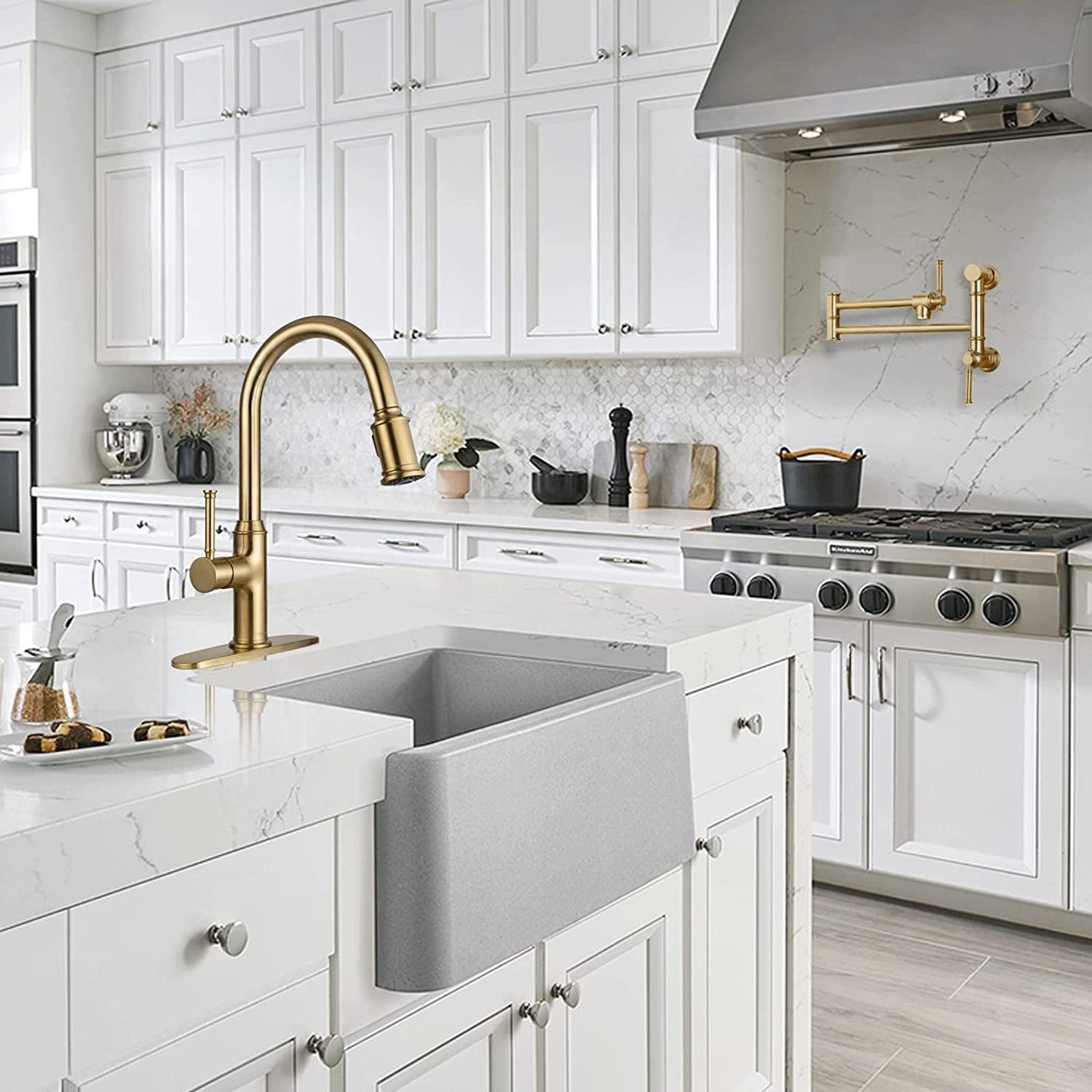 Brushed Gold Kitchen Faucet Kitchen Sink Faucet Faucet Suitable Brushed Brass with Pull-down Sprayer Single Handle Gold Modern