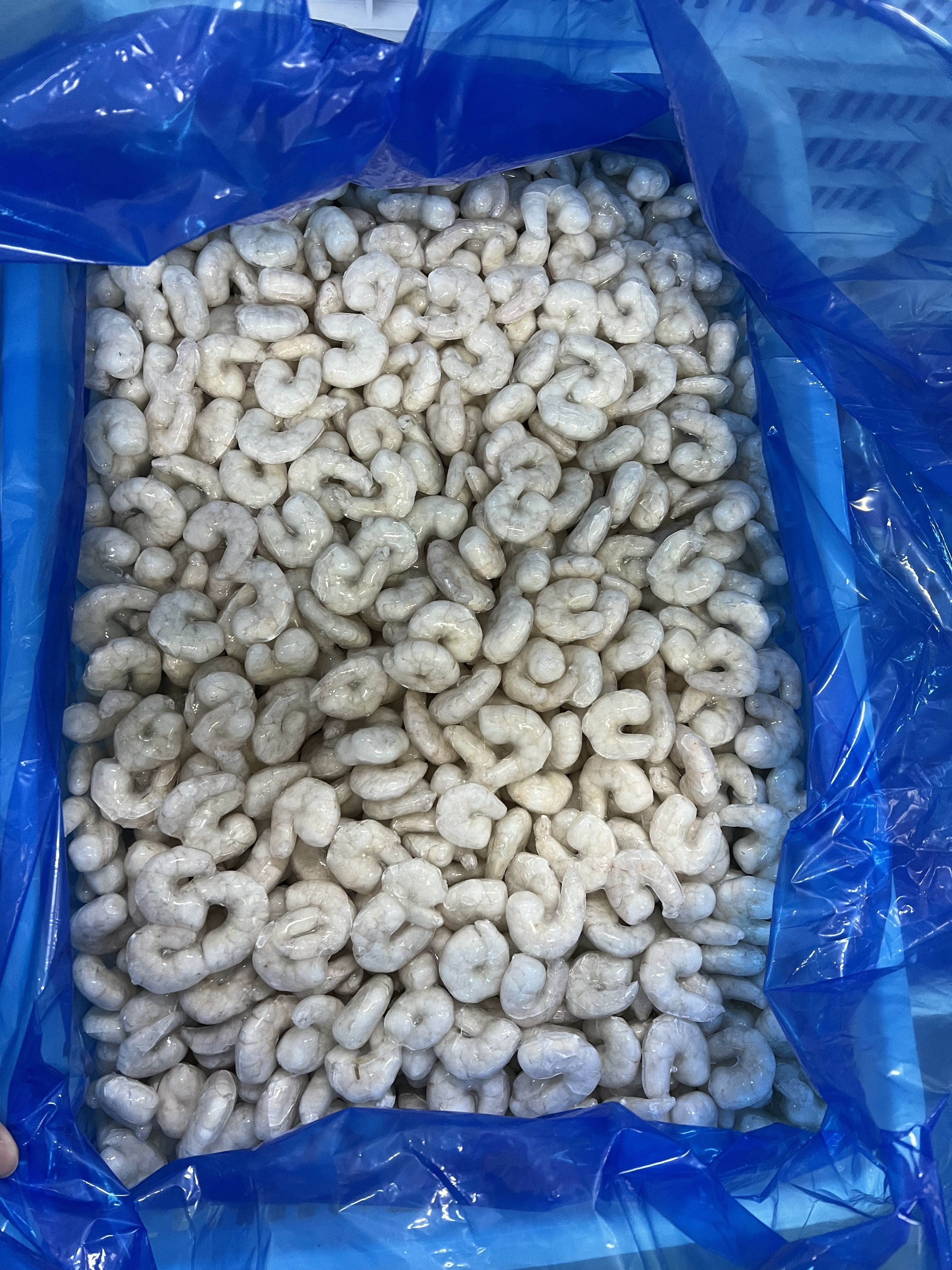 Shrimp Wholesale raw peeled deveined tail Frozen vannamei white shrimp