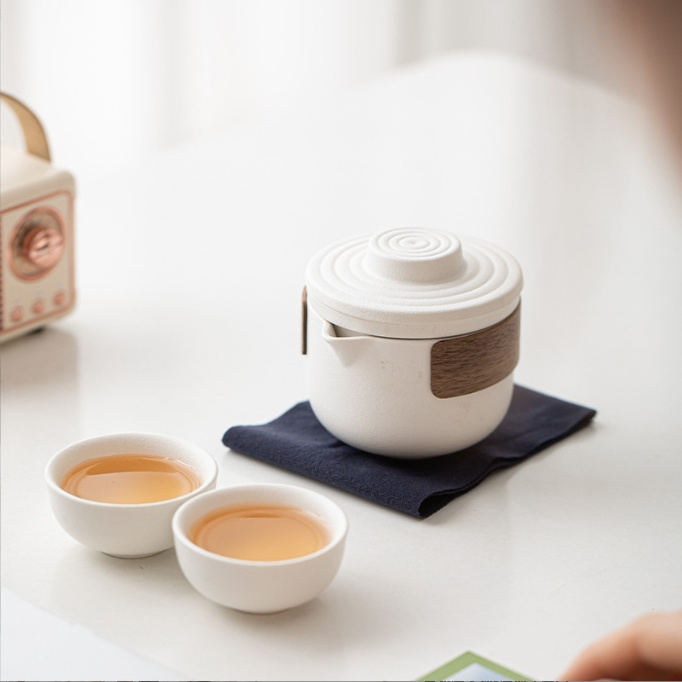 Hot Sale Portable Travel Tea Set Ceramic Gongfu Tea pot and Cups Set for Outdoor with Carry Bag