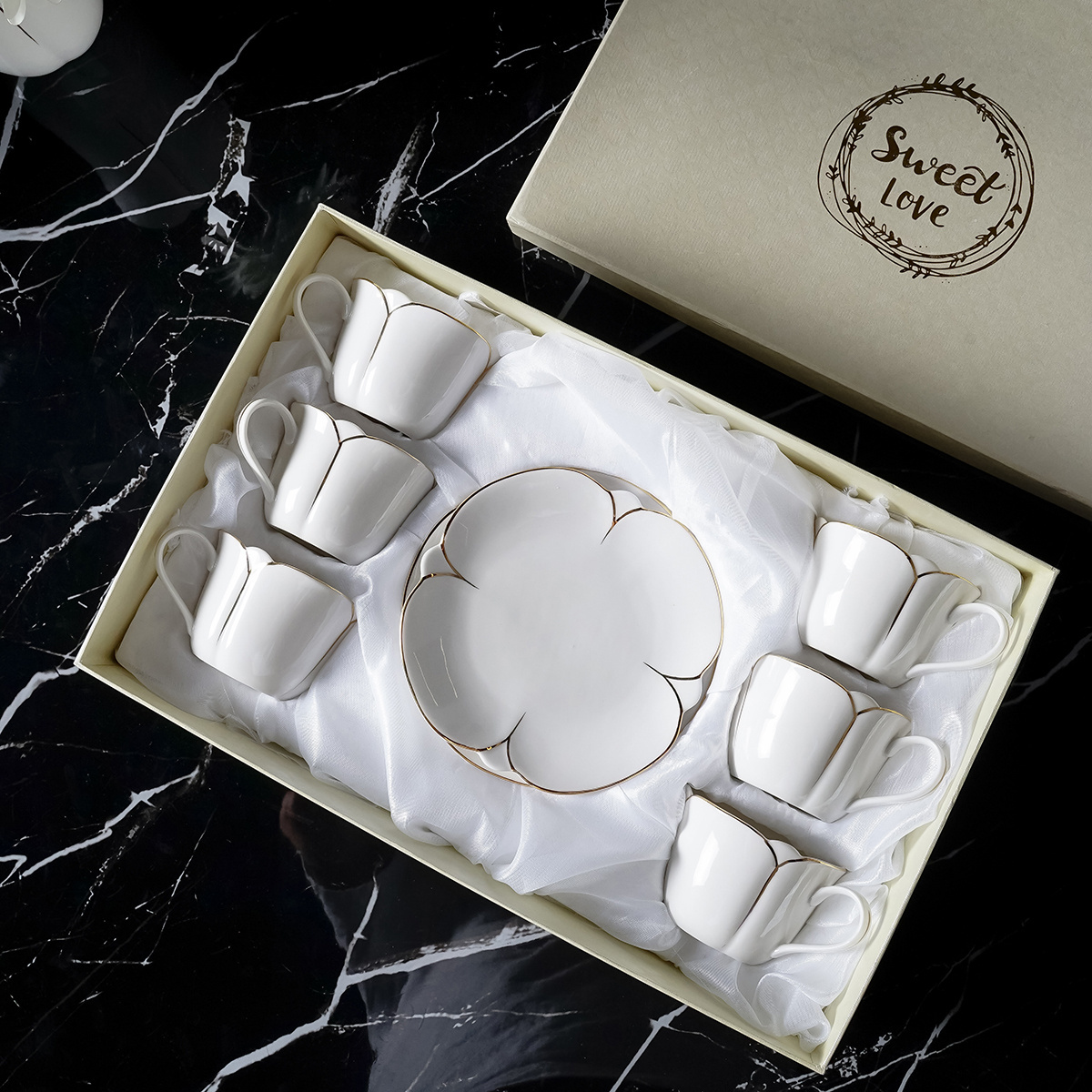 Lily Flower Shape Royal Tea Cups and Saucers with Gold Trim Porcelain Tea Set  For White Tea Cup Set