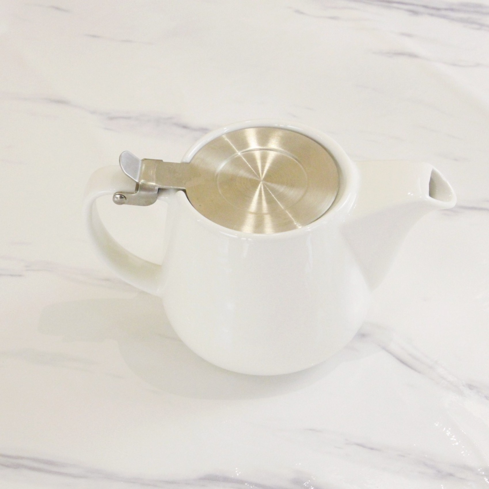 Ceramic tea pot with stainless steel lid with infuser White Modern Custom acceptable For afternoon tea daily use