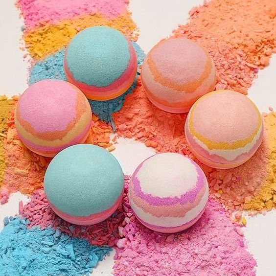 Vegan Fizzies Colorful Sea Salt bubble Handmade Press Wholesale Bath bombs Gift Set With Geode Crystal