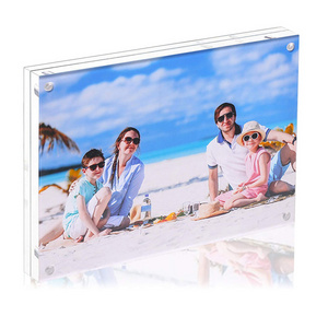 Custom Cheap Transparent Magnetic Crystal Photo Frame Desktop Display Decorative Acrylic Photo Frame