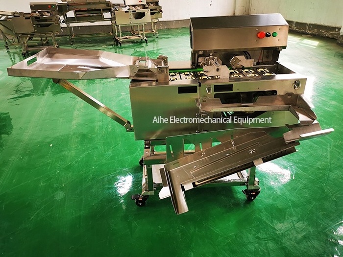 Fully automatic chicken egg breaker separator breaking machine