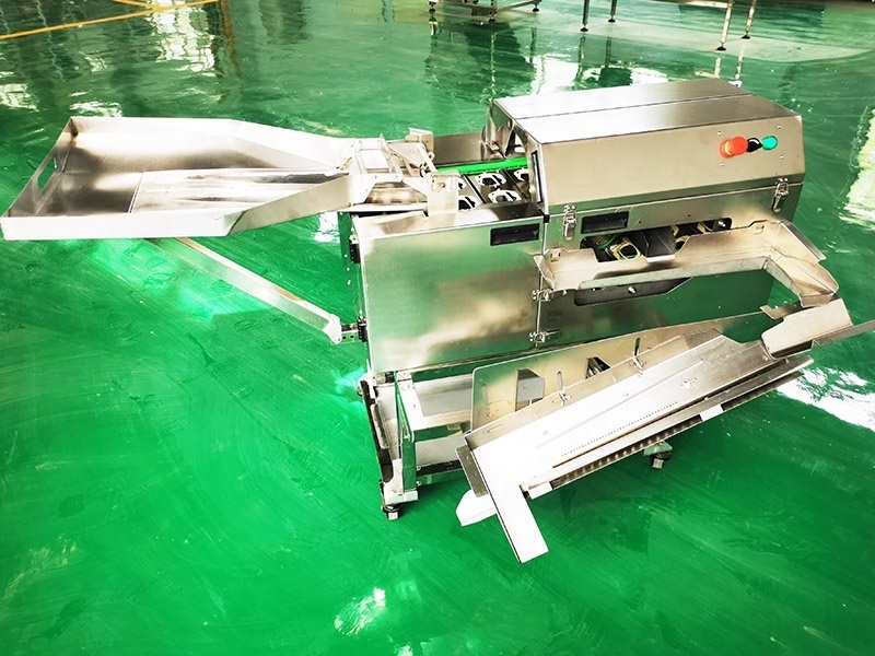 Fully automatic chicken egg breaker separator breaking machine