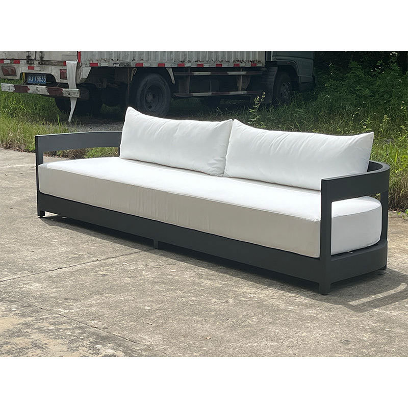 Modern Aesthetics Elegant Design Luxurious Garden Sofa Set with Cushioned Seating Outdoor Metal Sofa Leisure Patio Sofa