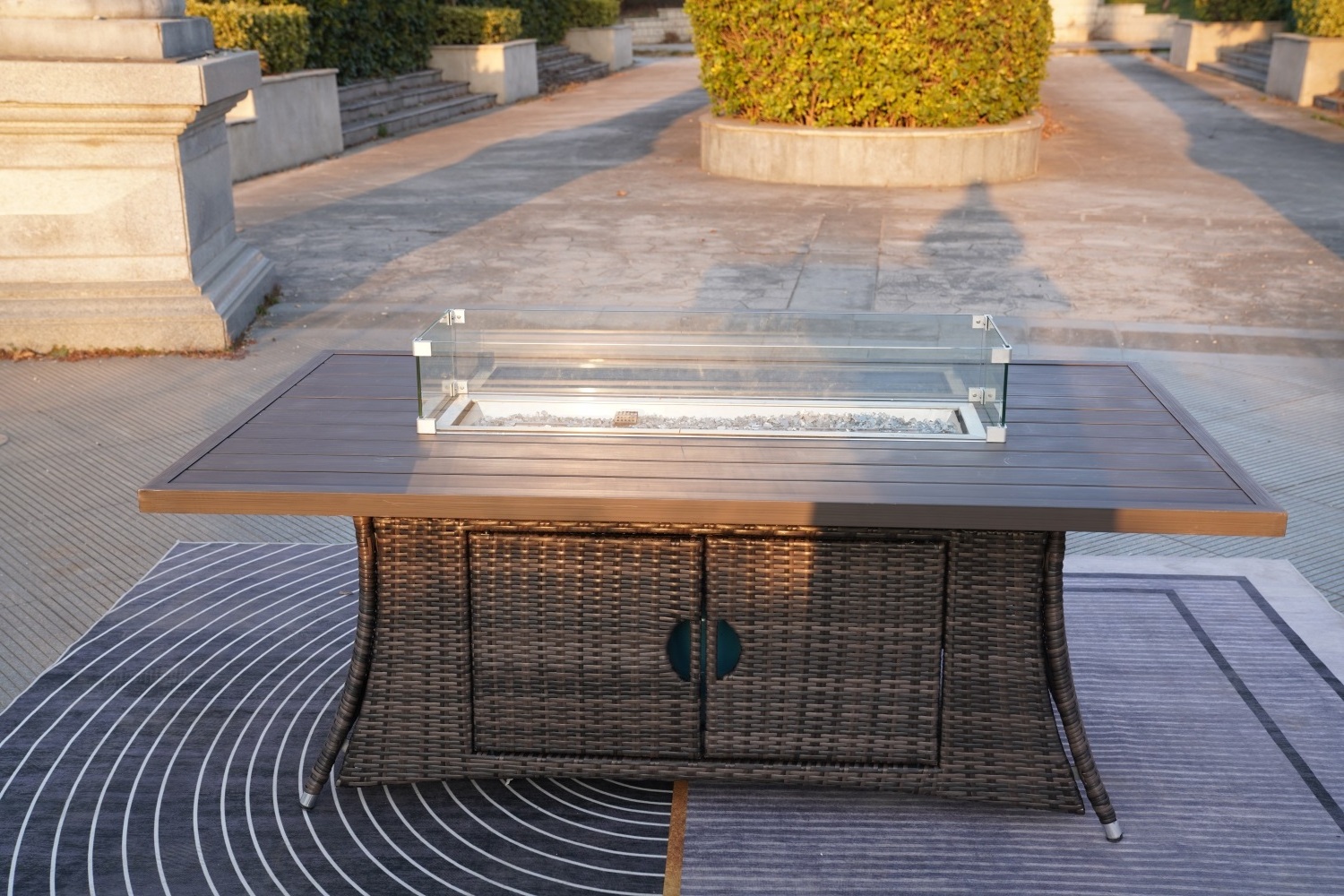 Backyard furniture Modern Outdoor Gas Garden Outdoor Aluminium Fire Pit Dinning Table