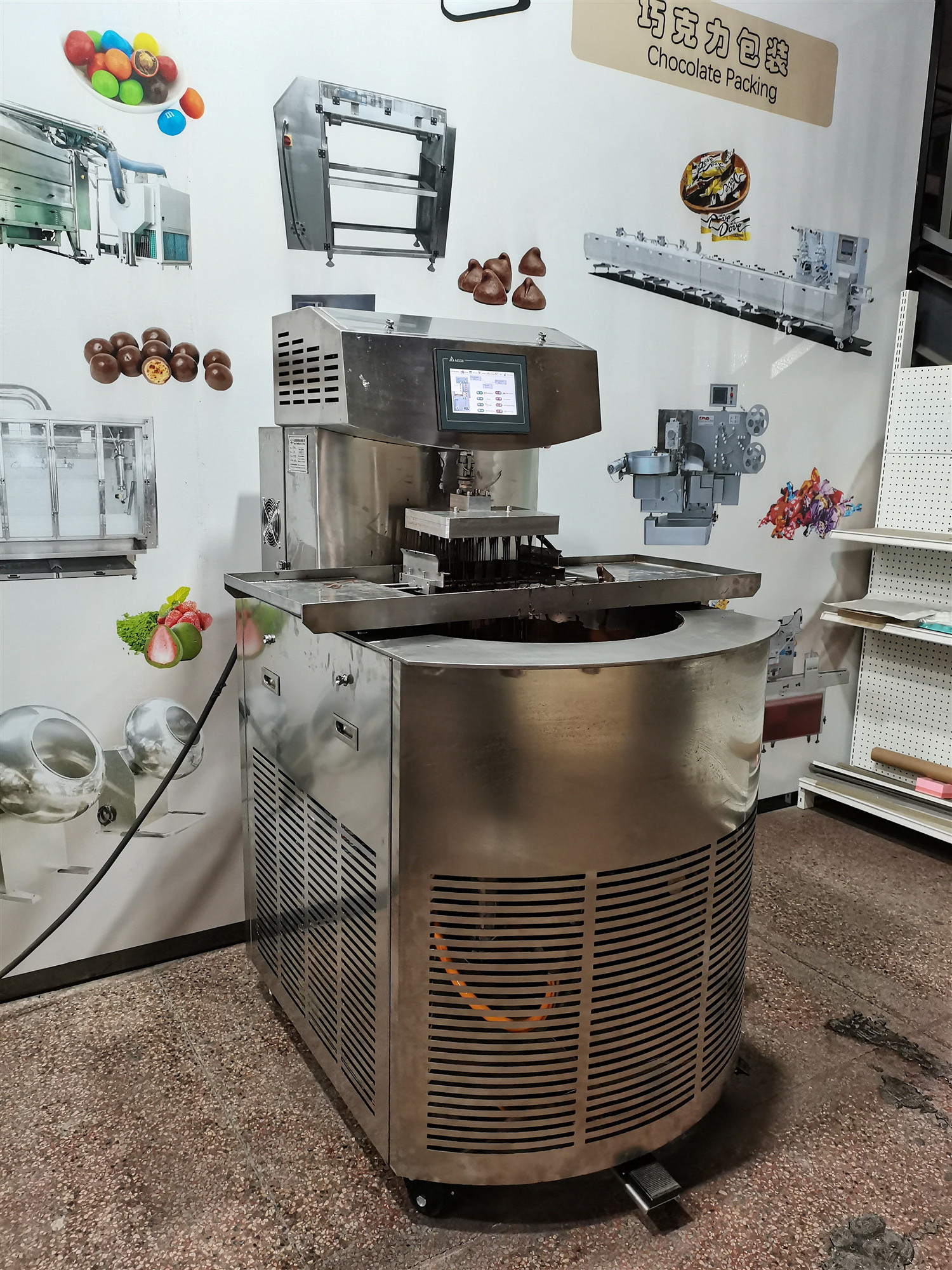 30kg Small Tabletop Chocolate Melt Equipment 5 Kg Vibrate Table Temper Machine for Coating Chocolate