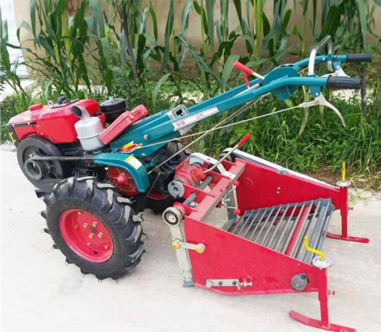 Tractor Mounted Single Row Potato Harvester Machinery /Small Sweet Potato Digger/Walking Tractor peanut harvester