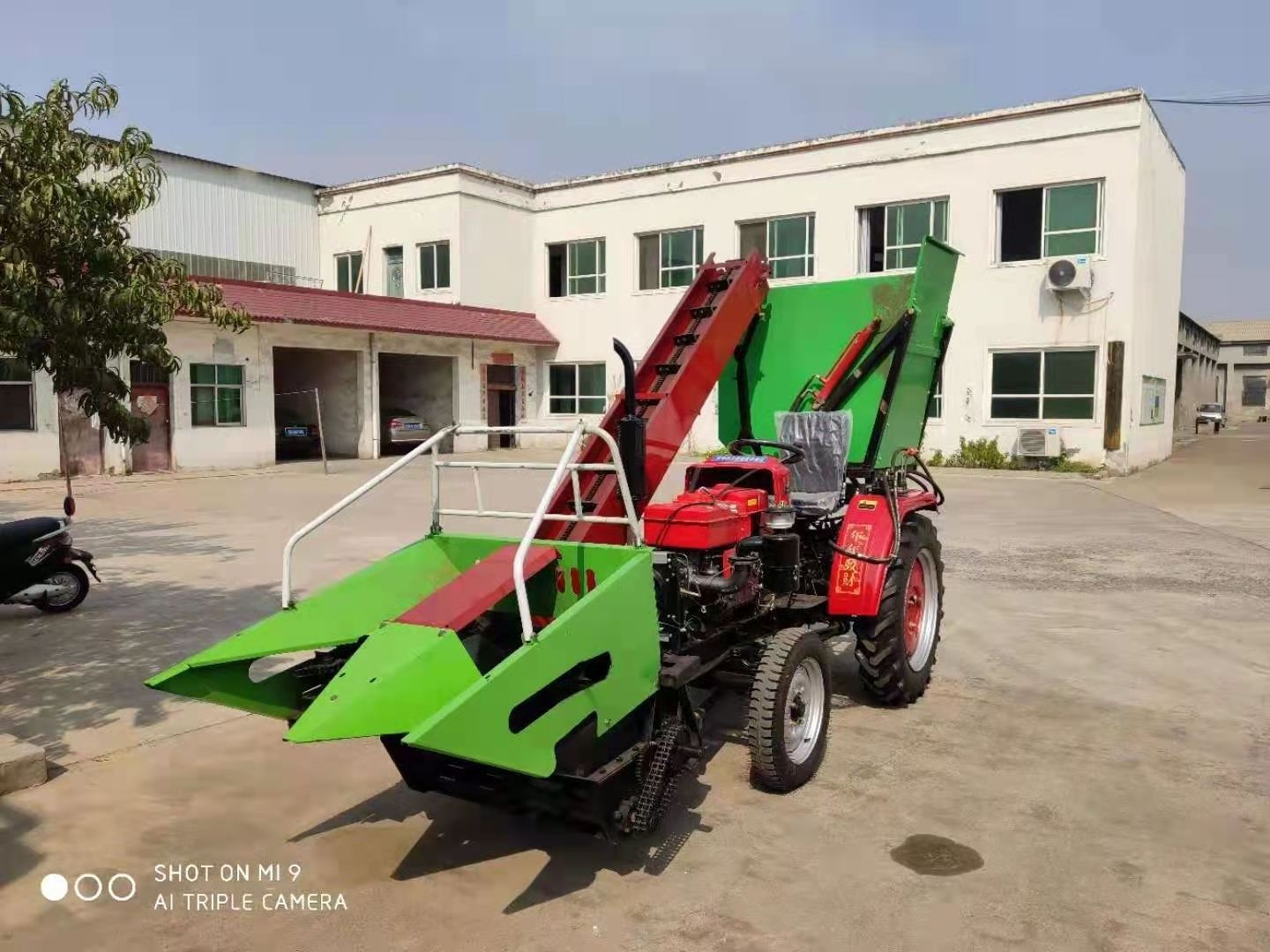 Agriculture farm use 2 rows 3 rows Mini sweet corn harvester with peeling picker for sale