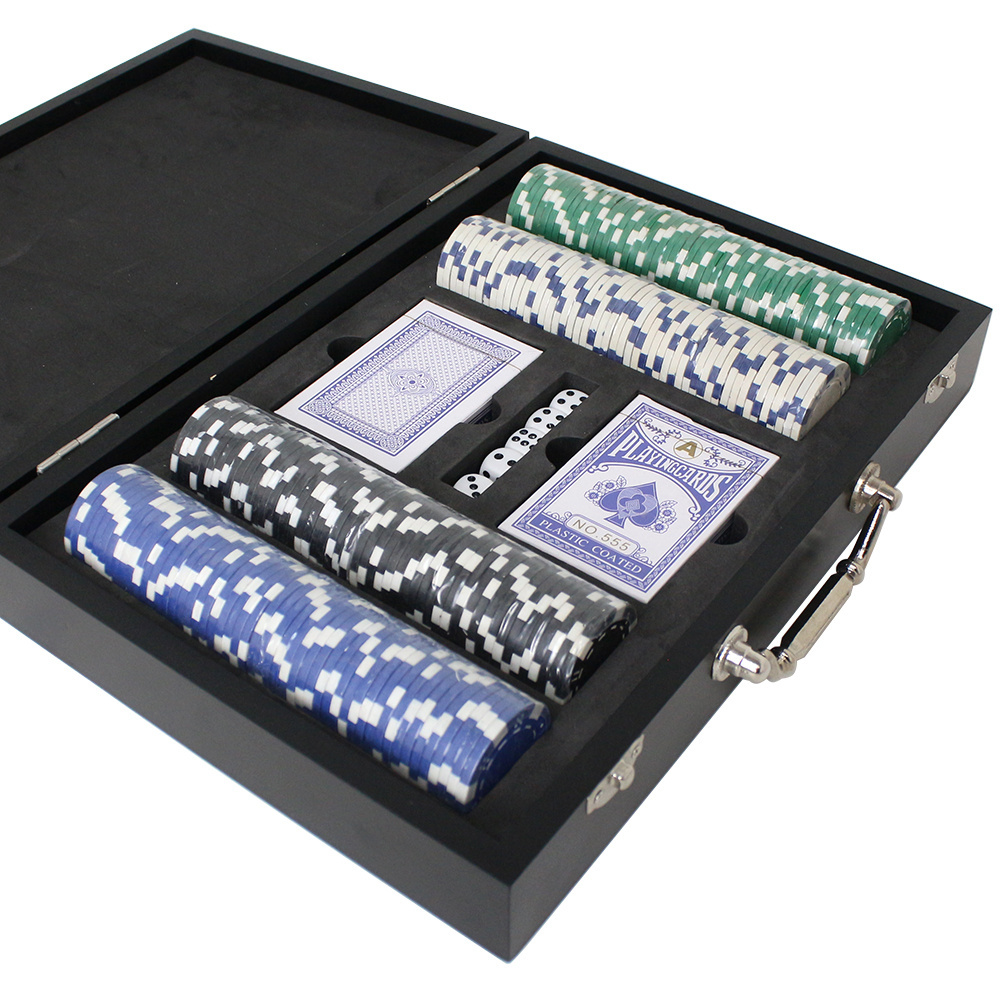 Hold 'em Claytec Poker Chip Set with Aluminum Case 500 Striped Dice Chips