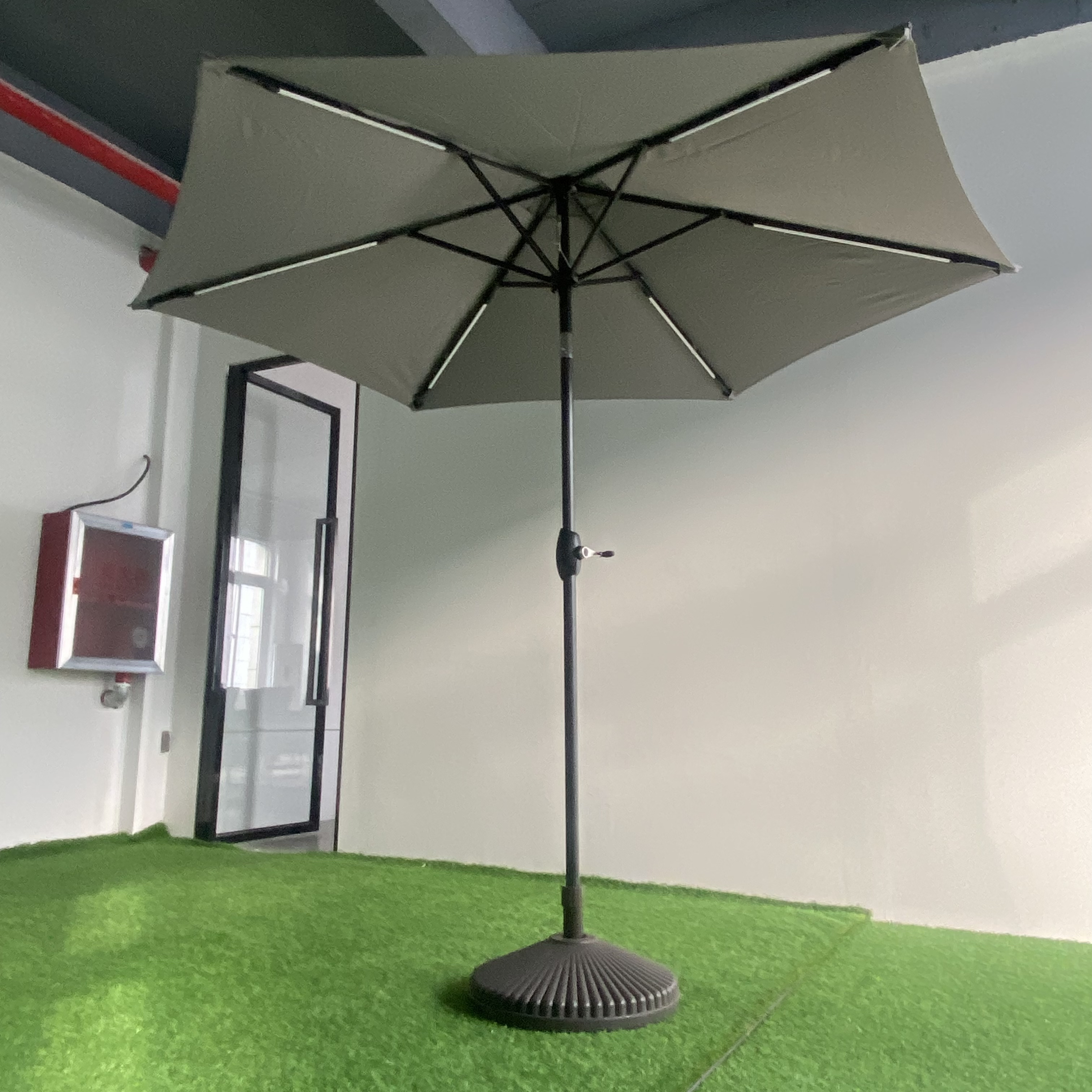 High Quality Wholesale Garden Big Umbrella steel Pole Tilt Button Table Umbrella Outdoor Patio Umbrella With Crank waterproof