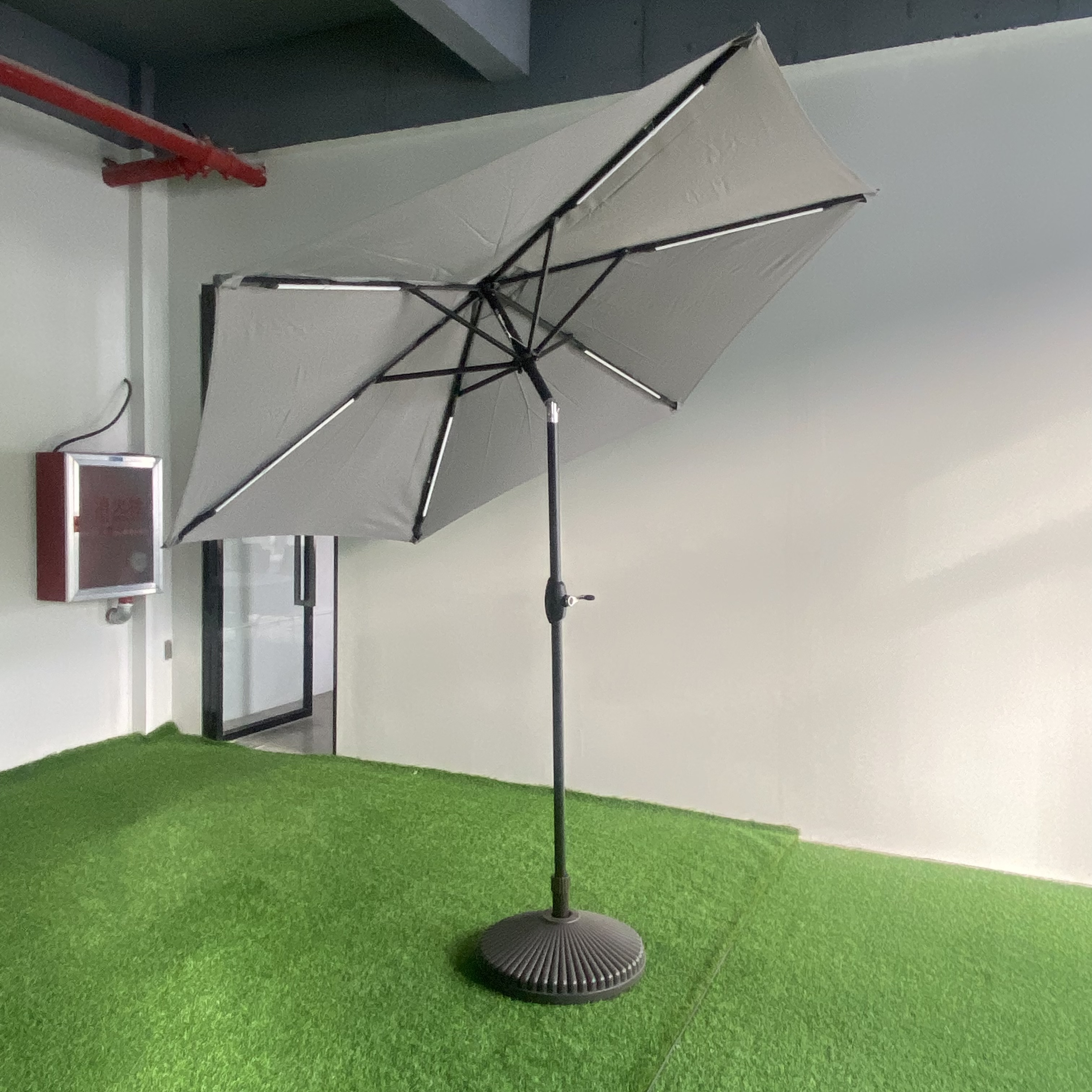 High Quality Wholesale Garden Big Umbrella steel Pole Tilt Button Table Umbrella Outdoor Patio Umbrella With Crank waterproof