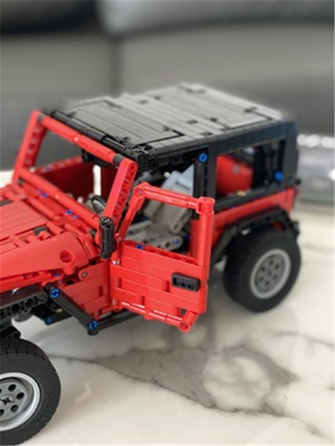 liangjun 33005 technology series building block four-wheel drive off-road jeep model children's assembled children's toys