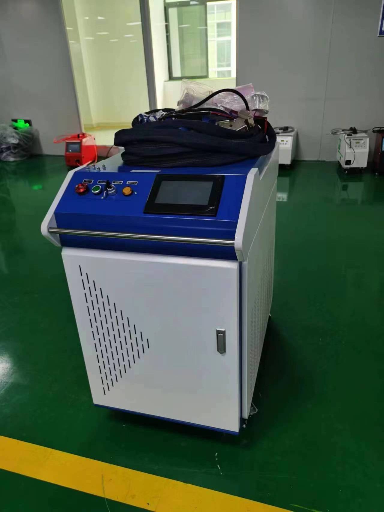 LY- best selling laser cleaning machine 1000w 2000w 3000w handheld fiber laser welding machine