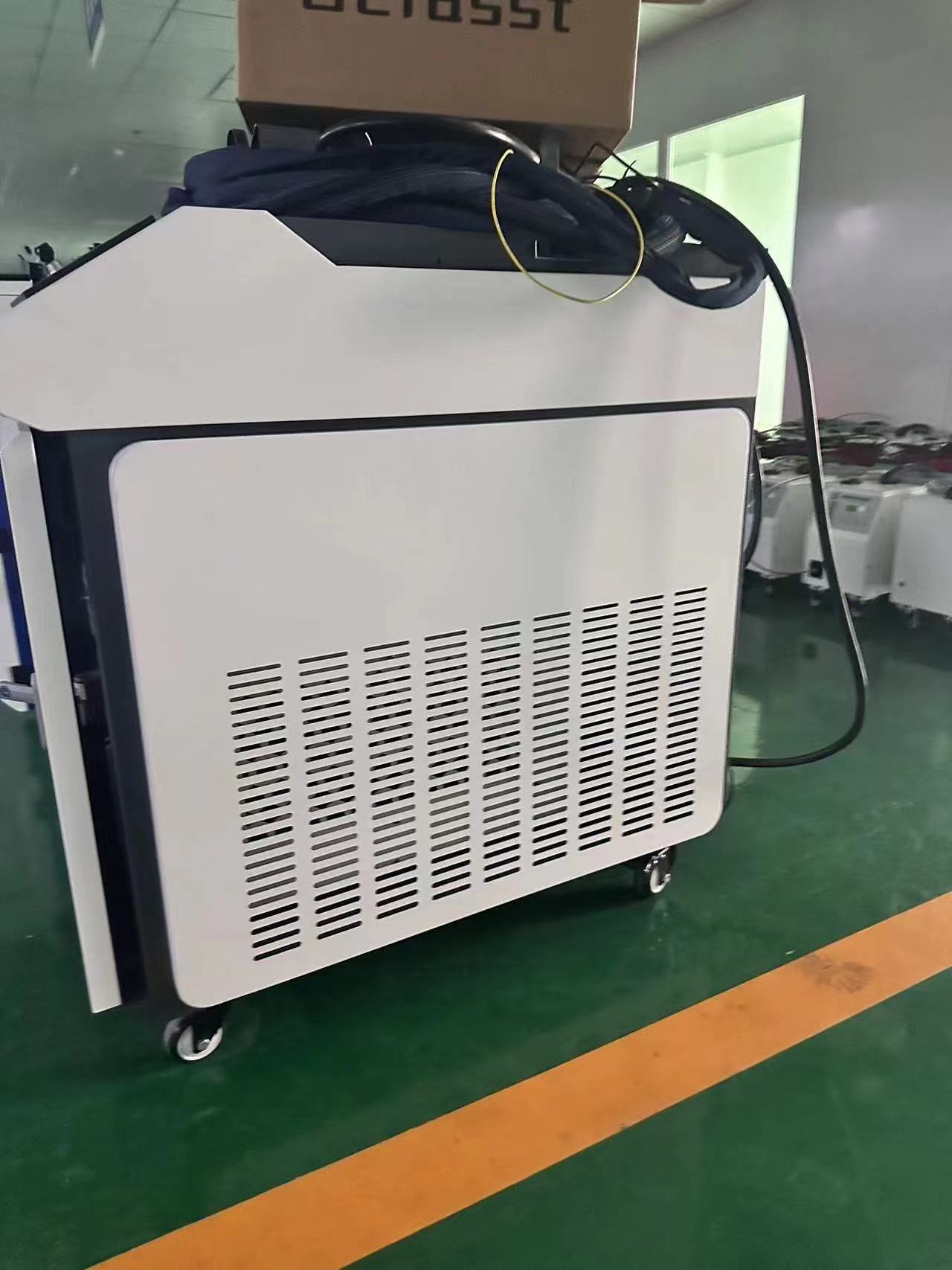 LY- best selling laser cleaning machine 1000w 2000w 3000w handheld fiber laser welding machine