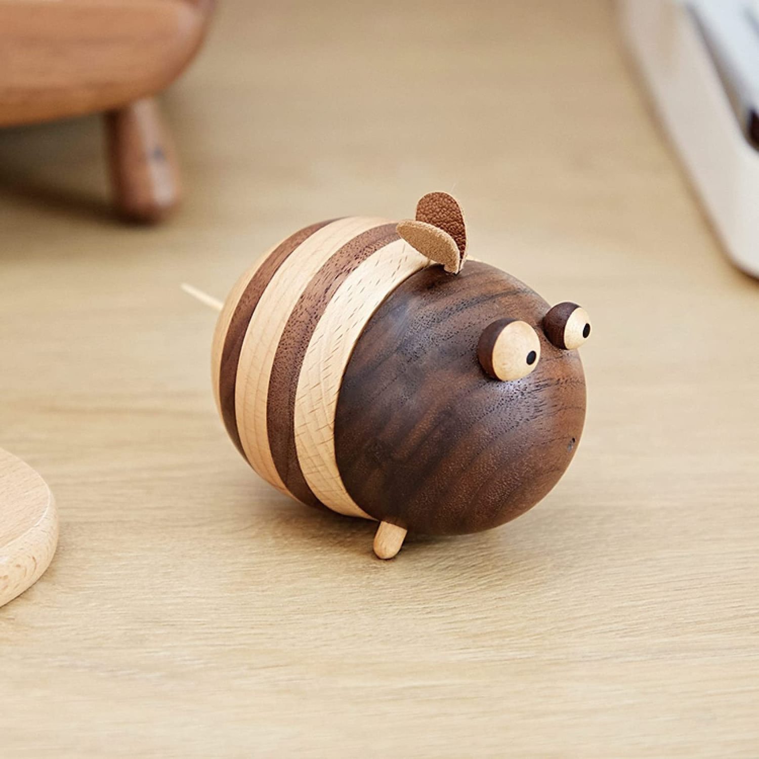 Toothpicks Holder Dispenser Wooden Gifts Bee Decor Cute Gifts Home Office Desk Decor Accessories Birthday Gifts for Mom