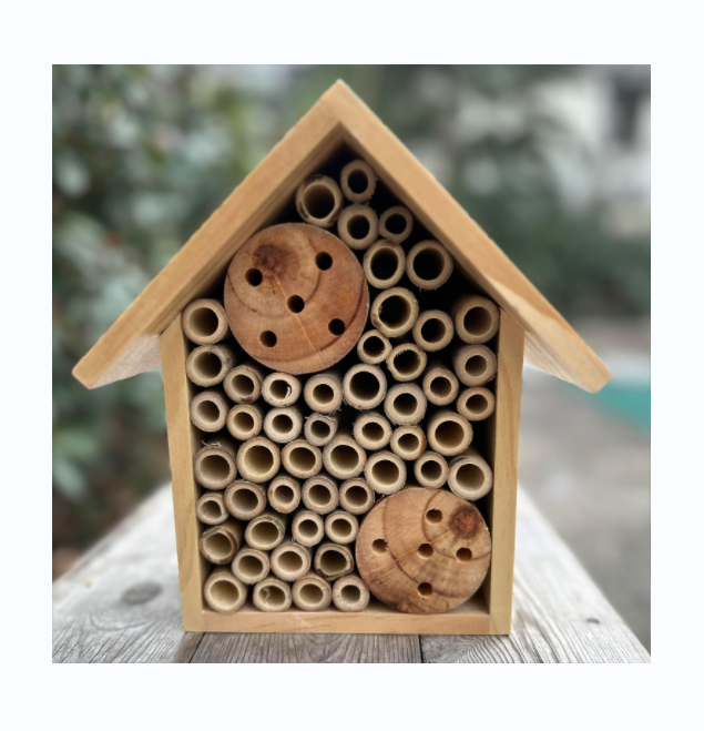 Mason Bee Houses Outdoor Wooden Bee Hotel Garden and Yard Hand-Made Bamboo Bee Hive for Butterflies and Ladybugs