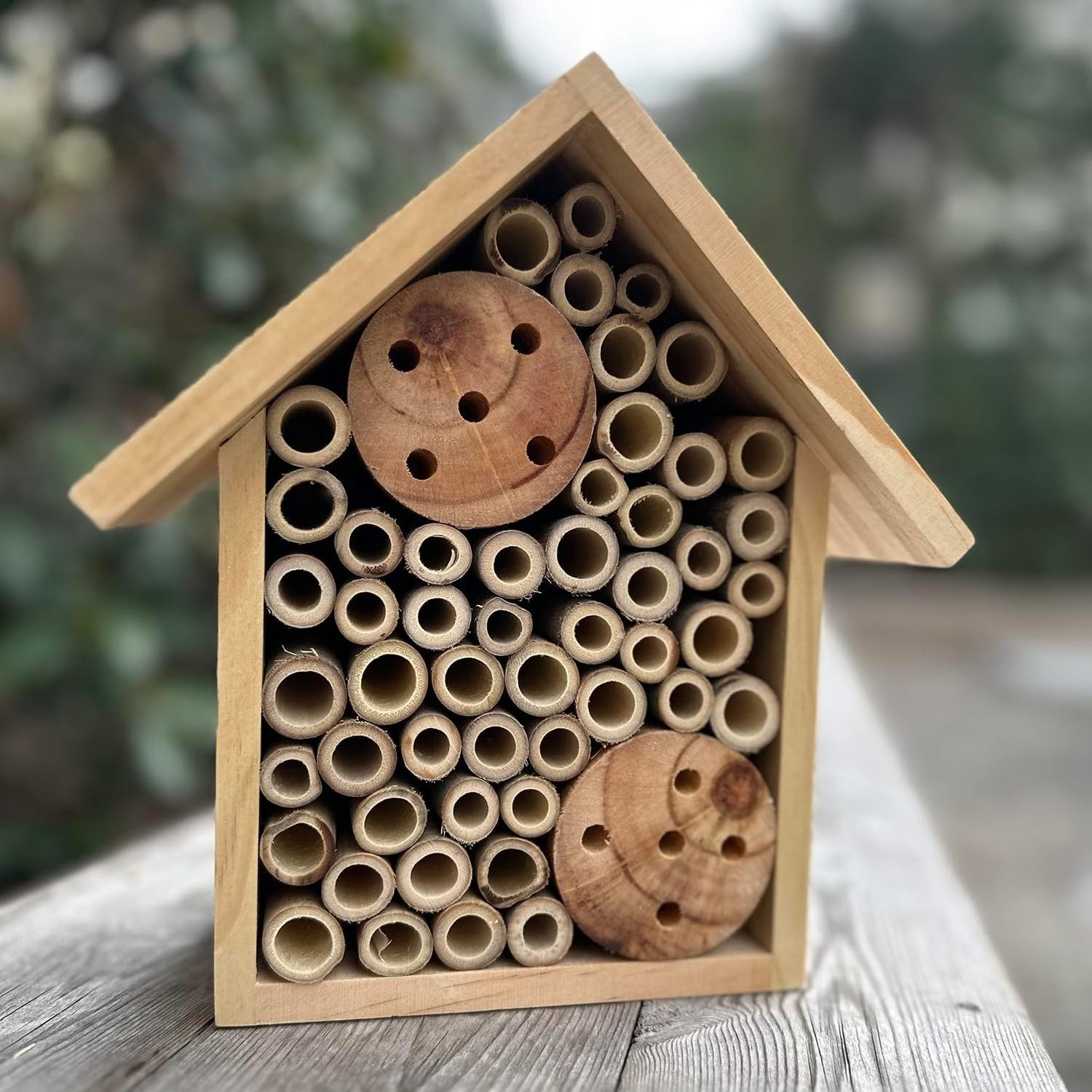 Mason Bee Houses Outdoor Wooden Bee Hotel Garden and Yard Hand-Made Bamboo Bee Hive for Butterflies and Ladybugs