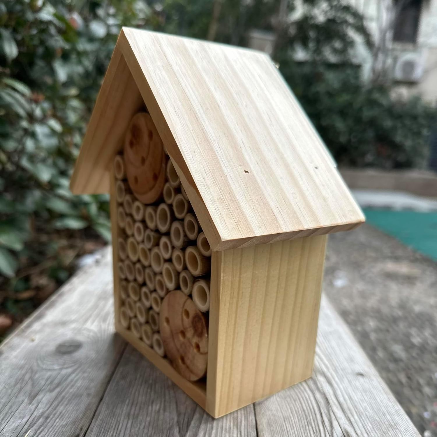 Mason Bee Houses Outdoor Wooden Bee Hotel Garden and Yard Hand-Made Bamboo Bee Hive for Butterflies and Ladybugs