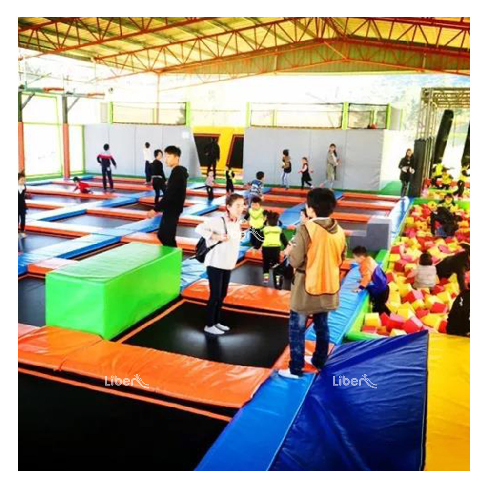 Resort Place Large Trampoline Kids Park Outdoor, Wholesale Outdoor Adult Trampoline Park with Tent