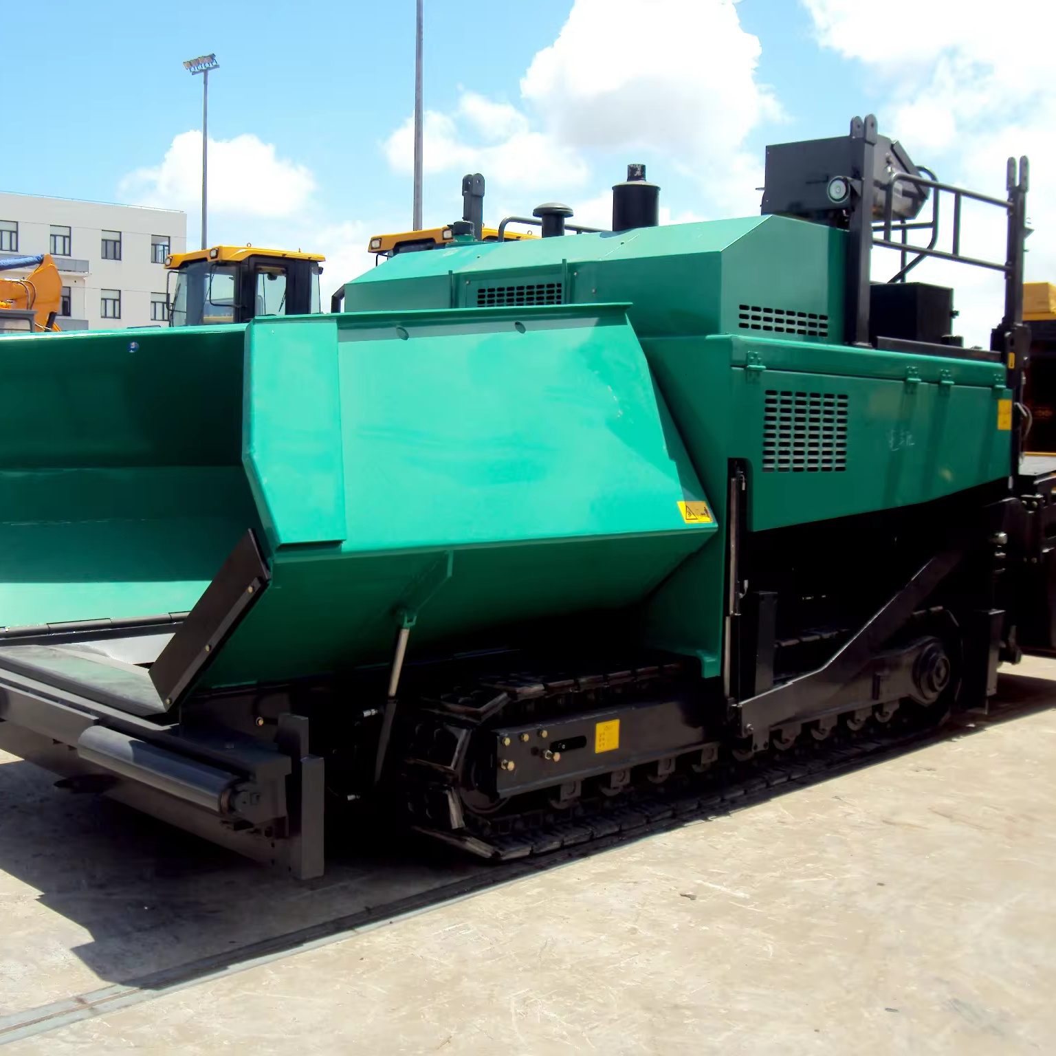 High Efficiency 8m SSP80C-8H Multifunction Concrete Paver Machine with Extending Screed