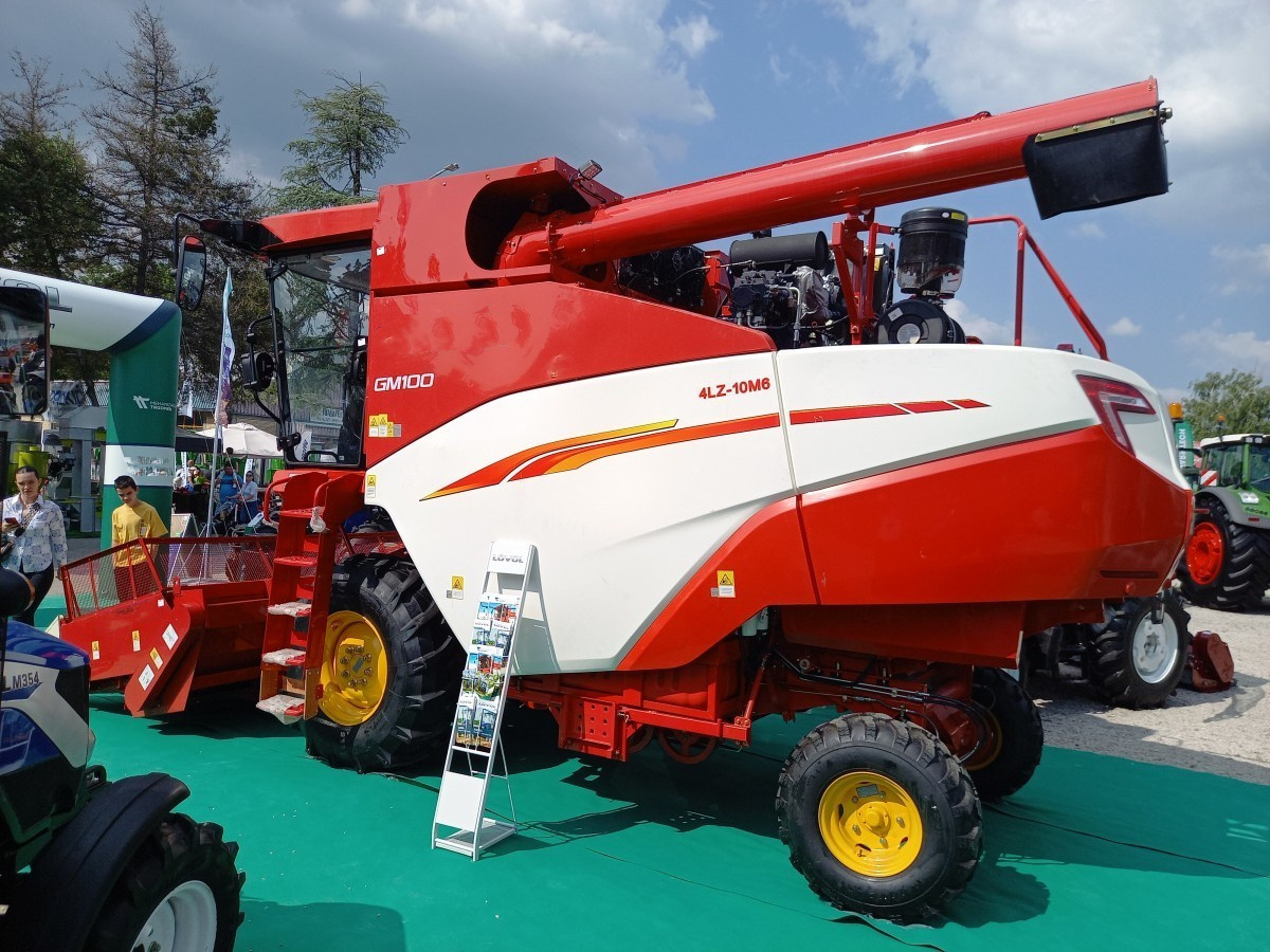 130KW High Productivity GM100 Wheel Combine Harvester on Sale