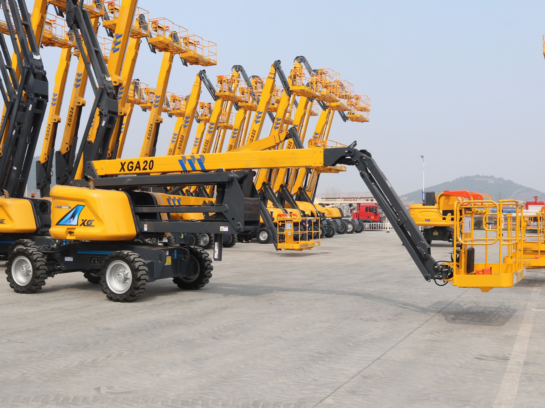 China 20 m XGA20AC Self Propelled Electric Articulated Boom Lift with High Lifting Power