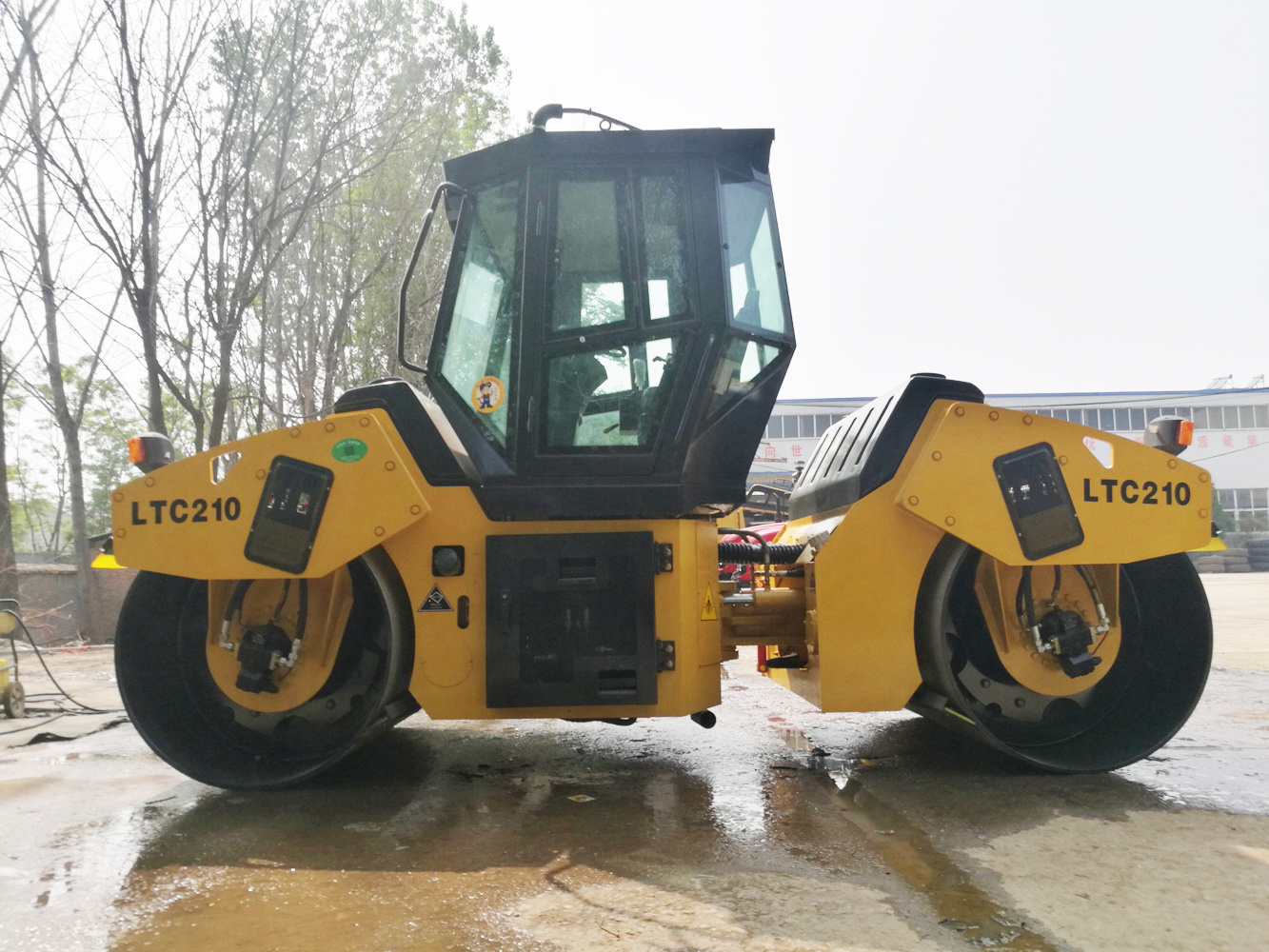 Hot Selling LUTONG LTC210 10 ton Hydraulic Double Drum Vibratory Road Roller Asphalt Road Roller Compactor with Factory Price