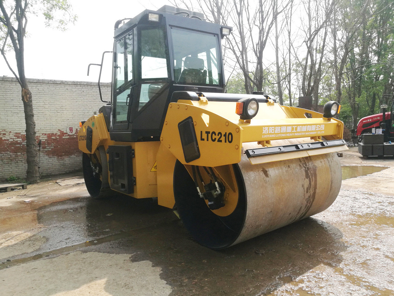 Hot Selling LUTONG LTC210 10 ton Hydraulic Double Drum Vibratory Road Roller Asphalt Road Roller Compactor with Factory Price