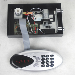 Electronic digital combination lock for safe