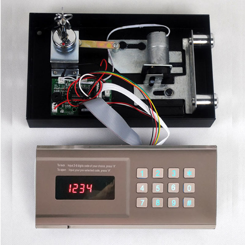 Electronic digital combination lock for safe