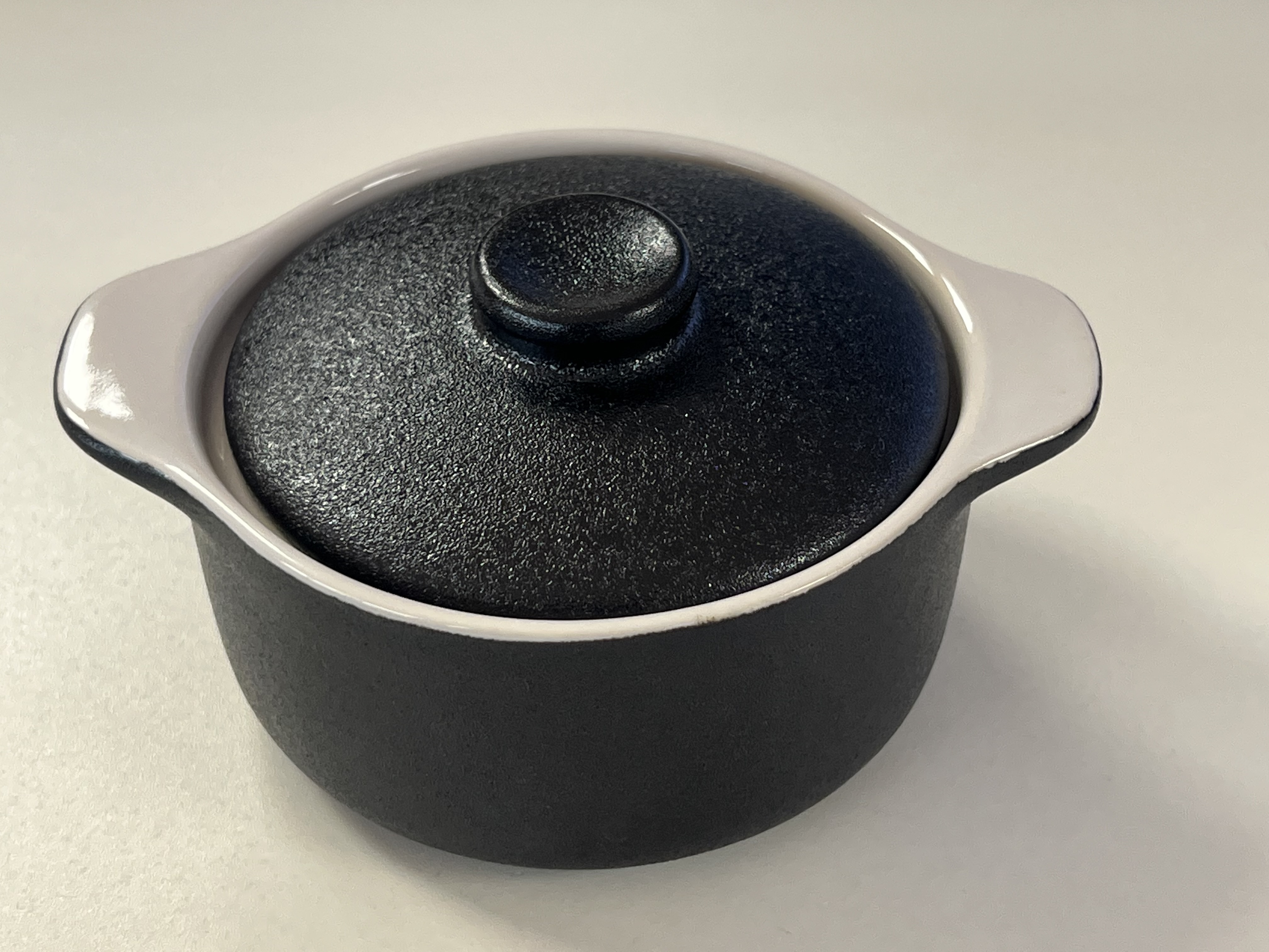 400 ml stoneware soup pot with lid, iron rust glaze stock pot with lid, black iron rust glaze ceramic casserole