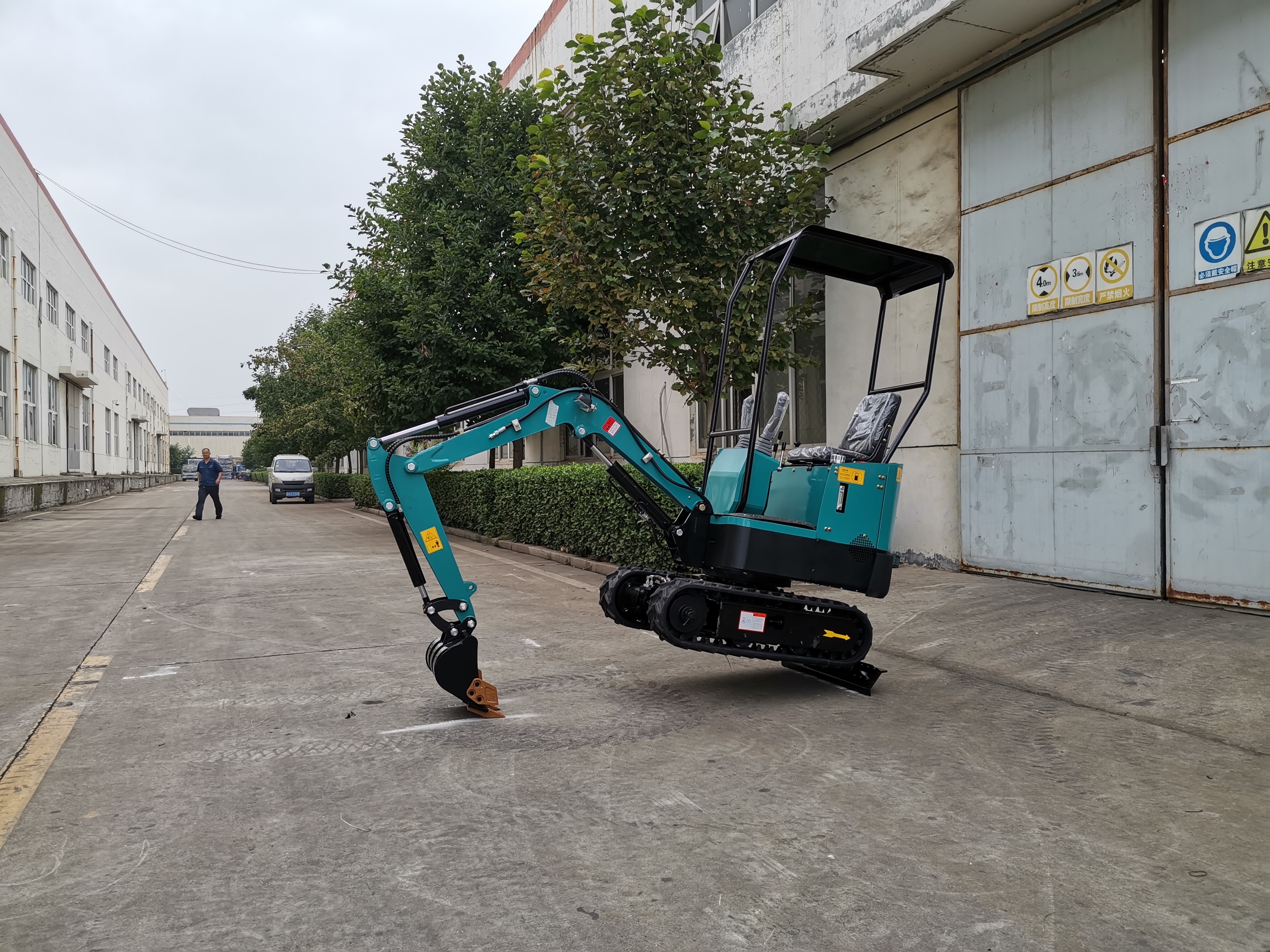 Cheap price home use mini 1ton 2 ton 1.5 ton crawler excavator KV12 with swing boom