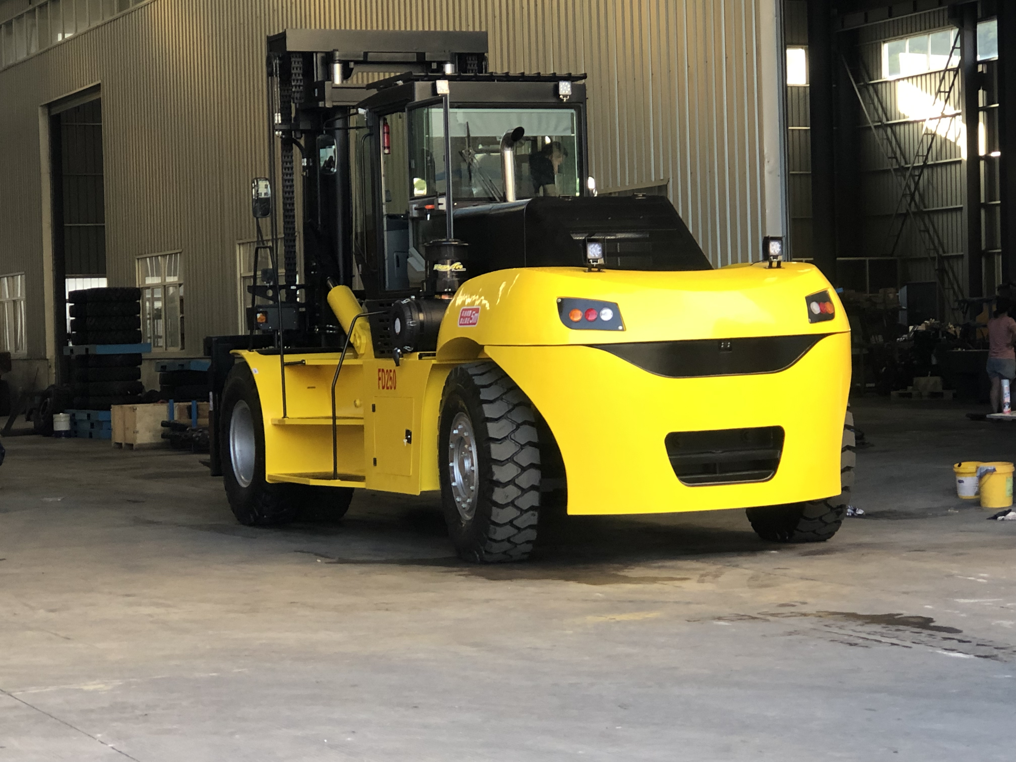 30 ton Counter Balance Diesel Forklift with Reasonable Price