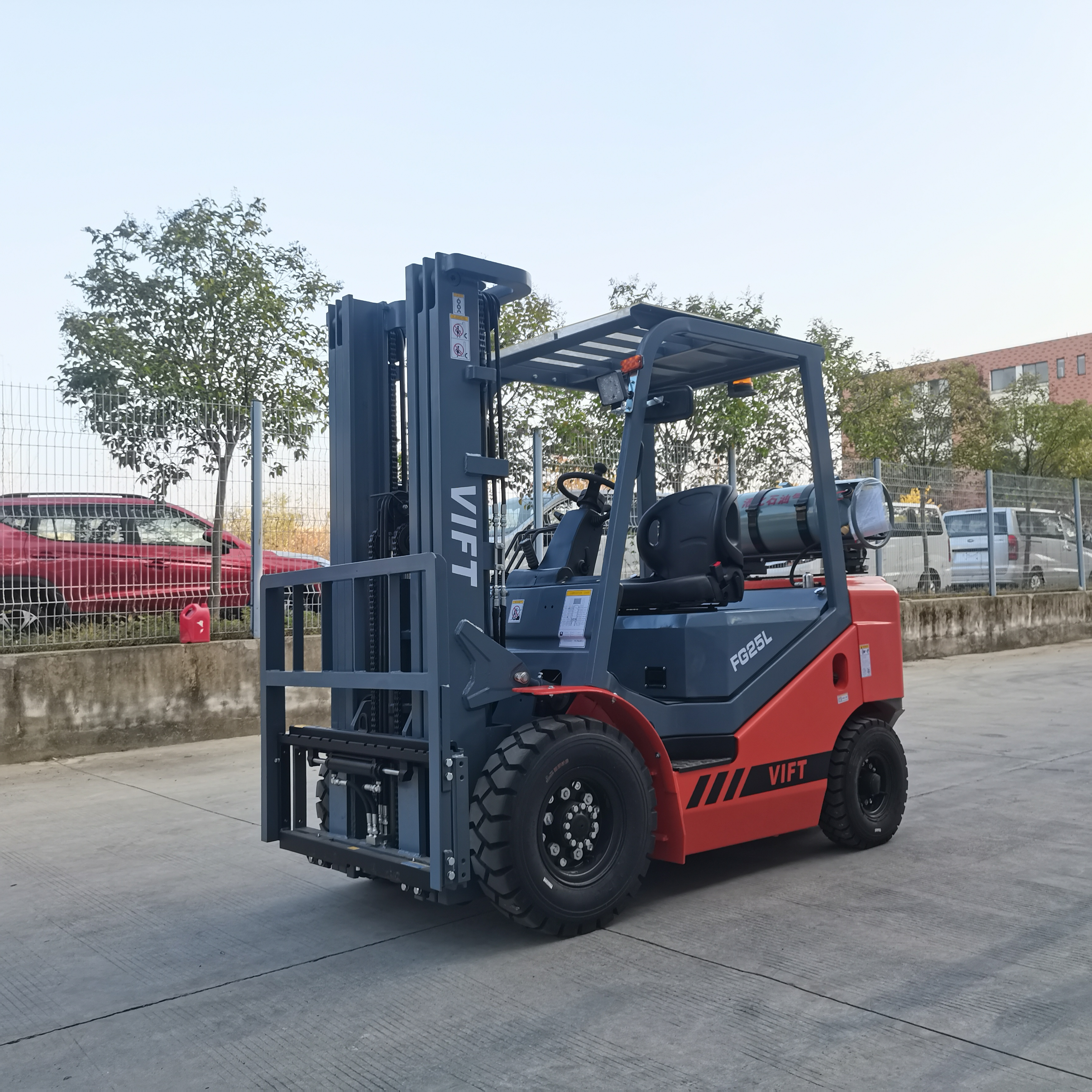 China VIFT brand 2t 2.5t 3t 3.5t mini forklift gasoline/LPG forklift with spare parts