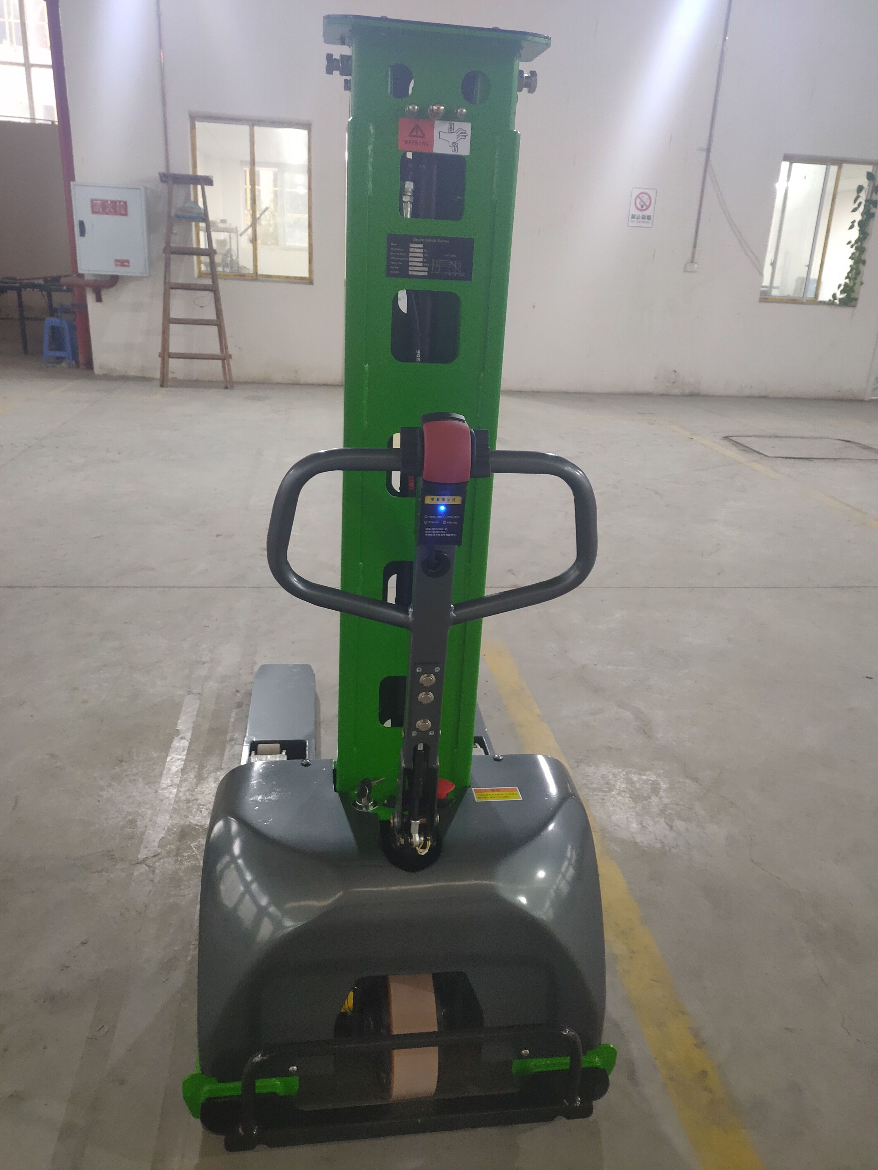 500kg Self Loading portable pallet stacker full automatic electric operate