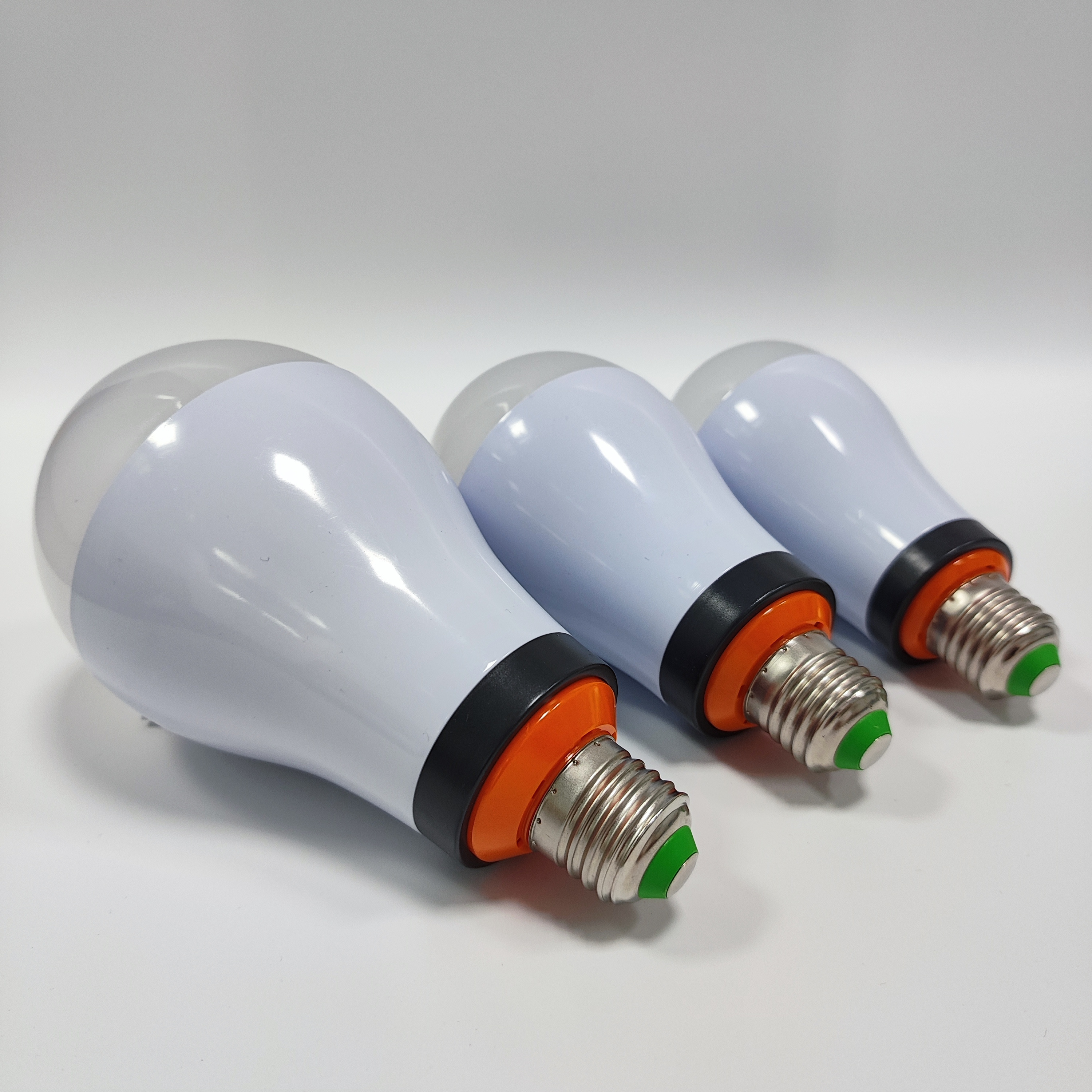 Plastic 20W E27 B22 Two Battery Powered Rechargeable Led Emergency Bulb Energy Saving Indoor Lighting