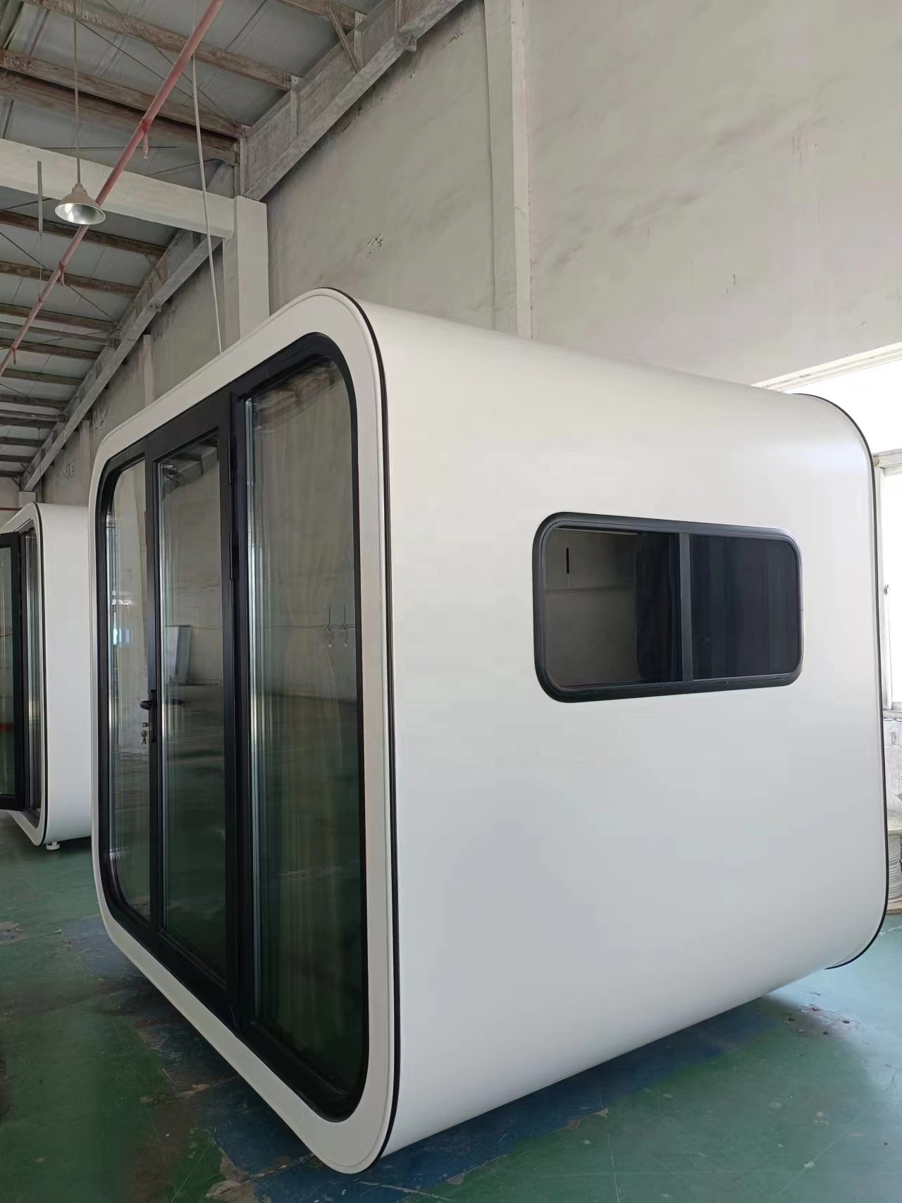 Tiny Living Room Prefabricated work pod office 20-40 ft fully assemble cabin house smart movable bathroom pod