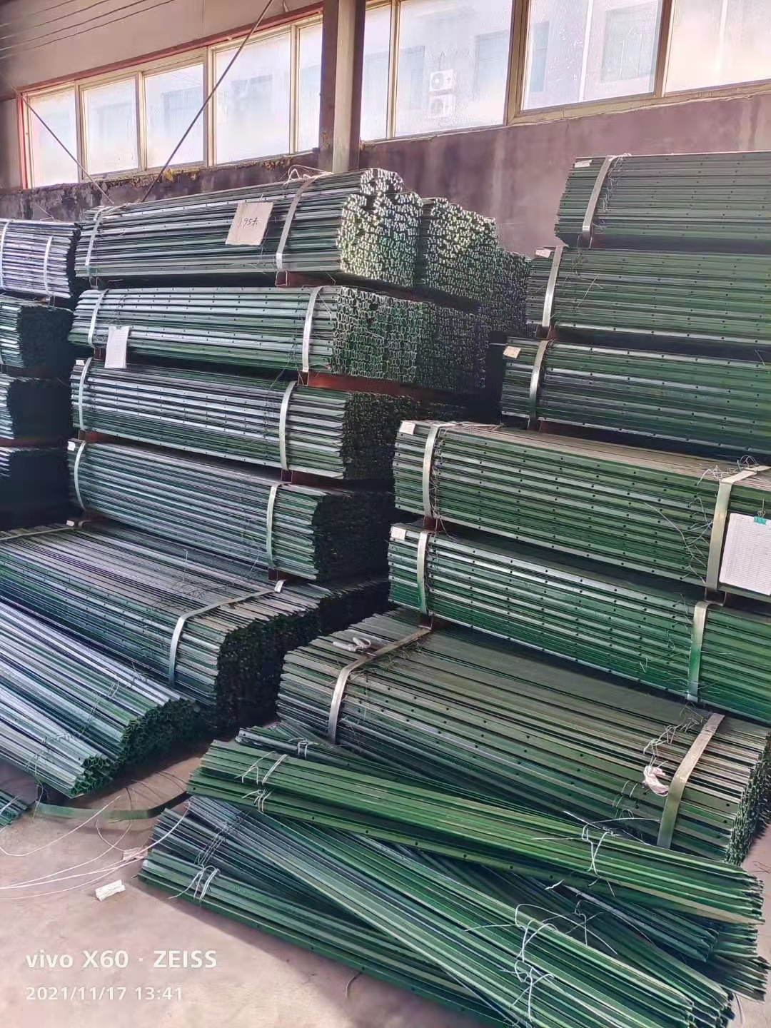 Factory production of galvanized cattle and sheep fence, anti-rust, chain link fence with uprights