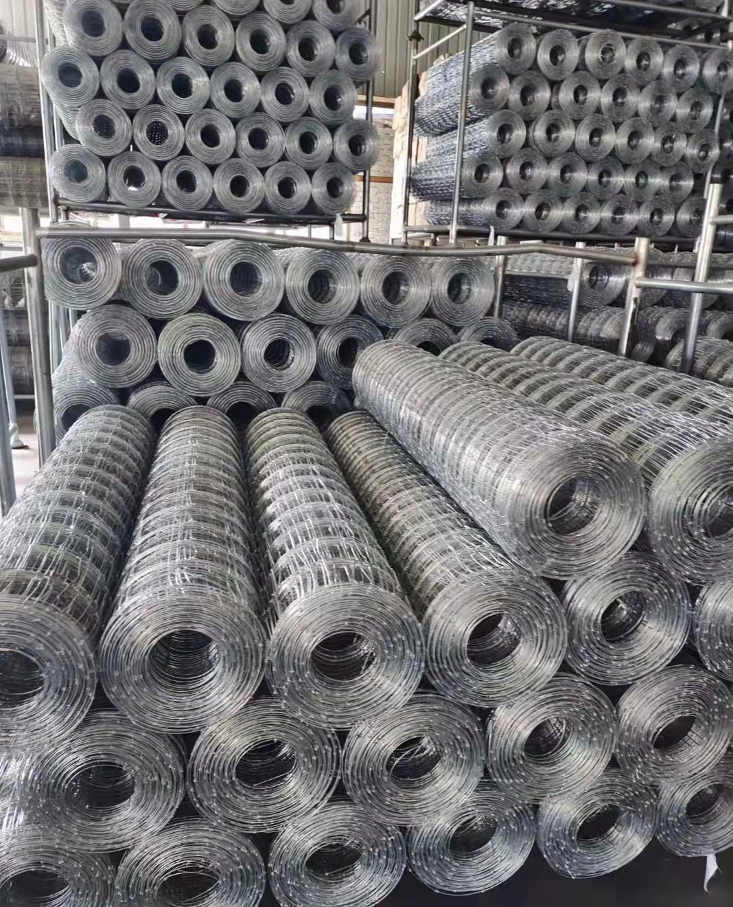 Factory production of galvanized cattle and sheep fence, anti-rust, chain link fence with uprights